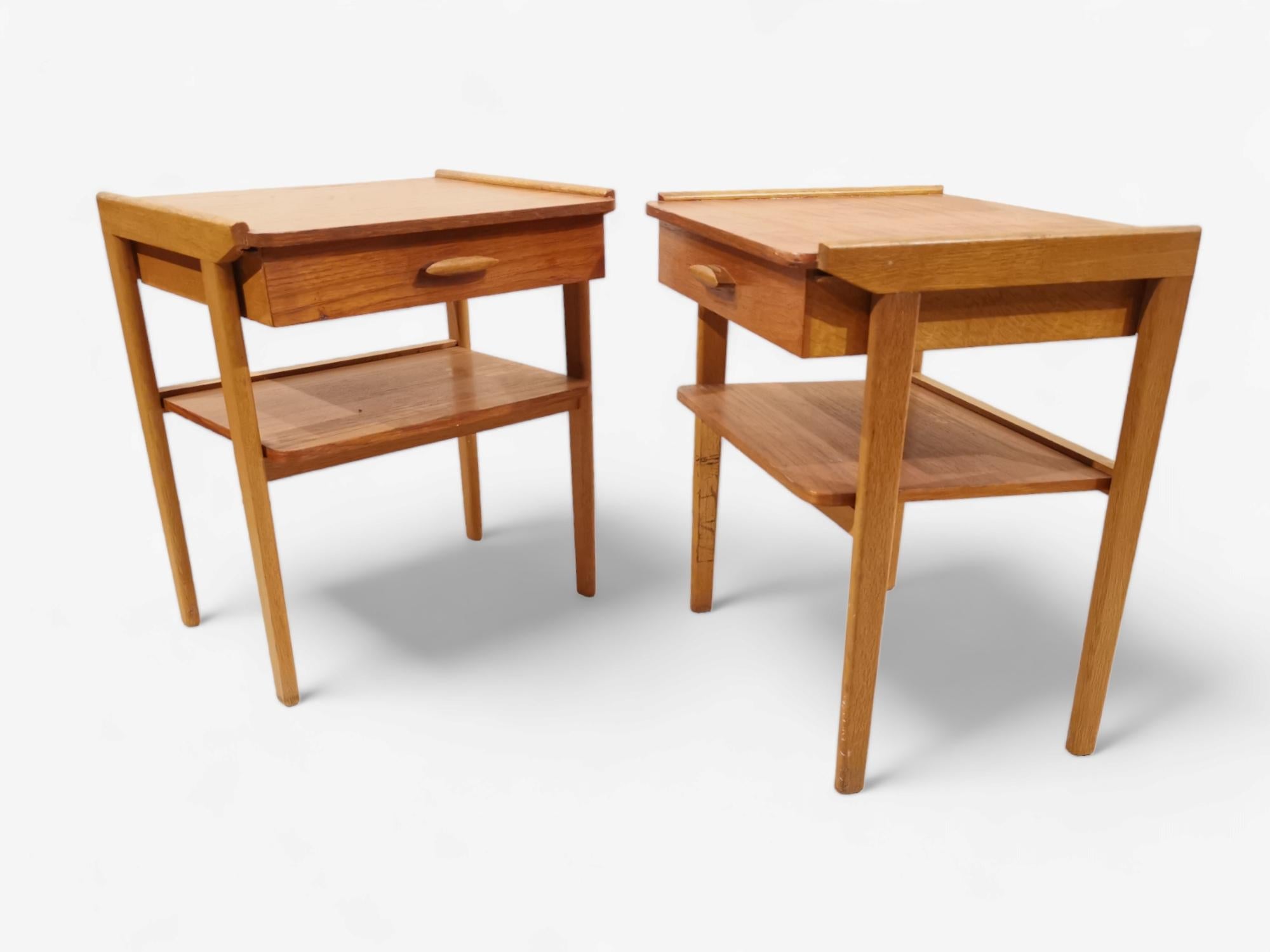 2 matching Classic Swedish bedside tables from the 60s,
With a drawer in each bedside table, so you can
store away, and keep your space organized and clutter-free.
These Swedish  bedside tables is characterized by clean lines, minimalistic