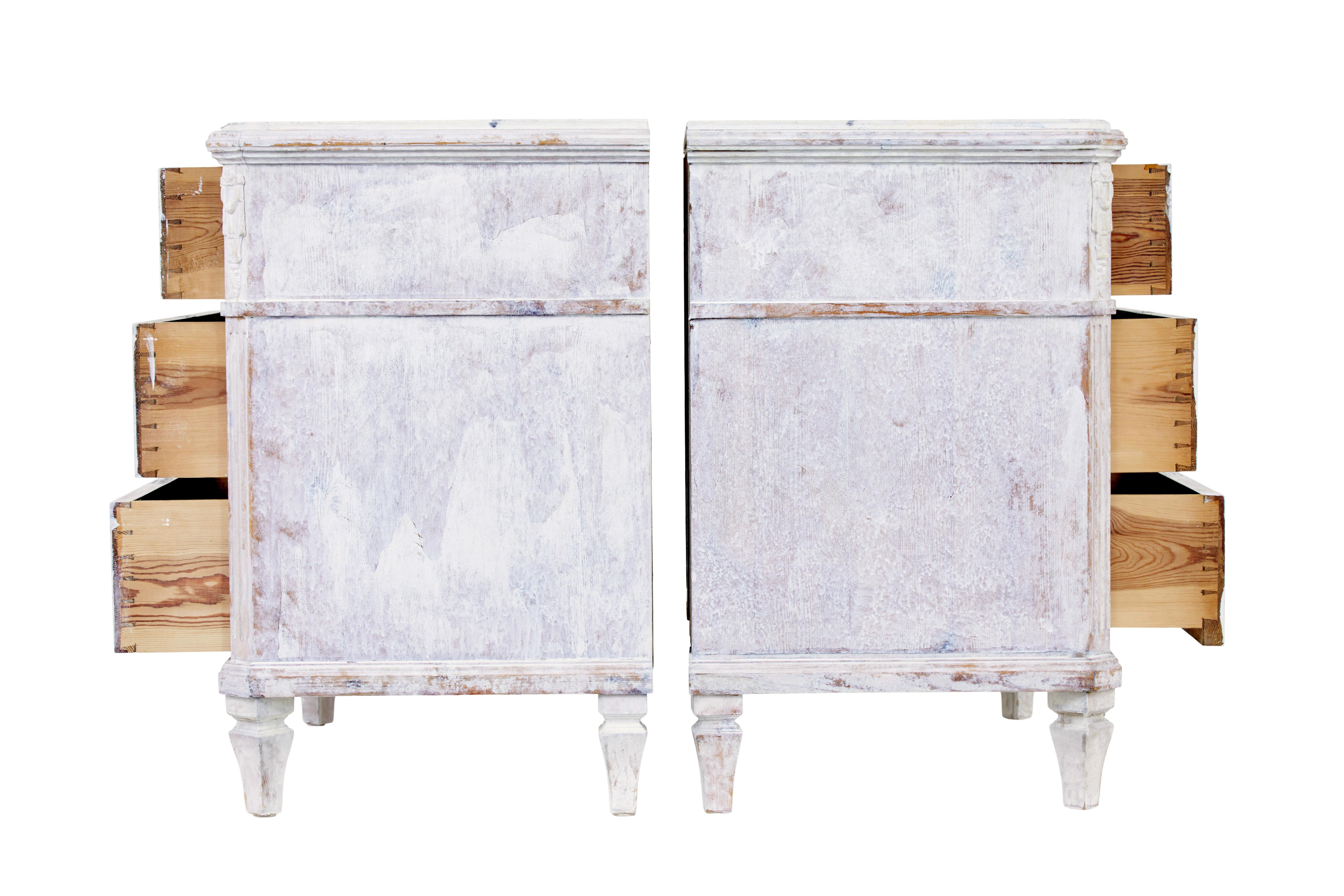 Gustavian Swedish pair of white 19th century painted chest of drawers For Sale