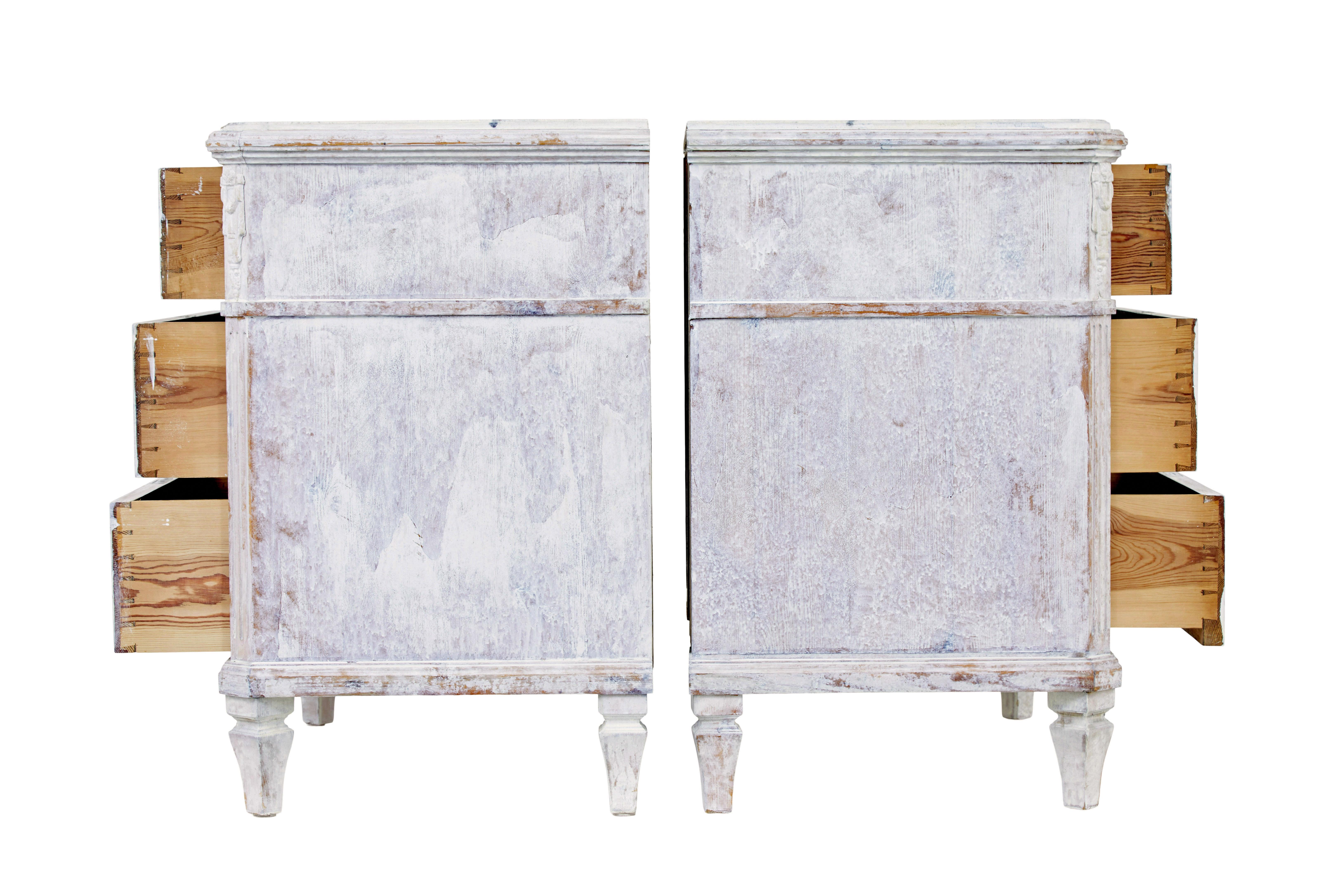 Gustavian Swedish pair of white 19th century painted chest of drawers For Sale