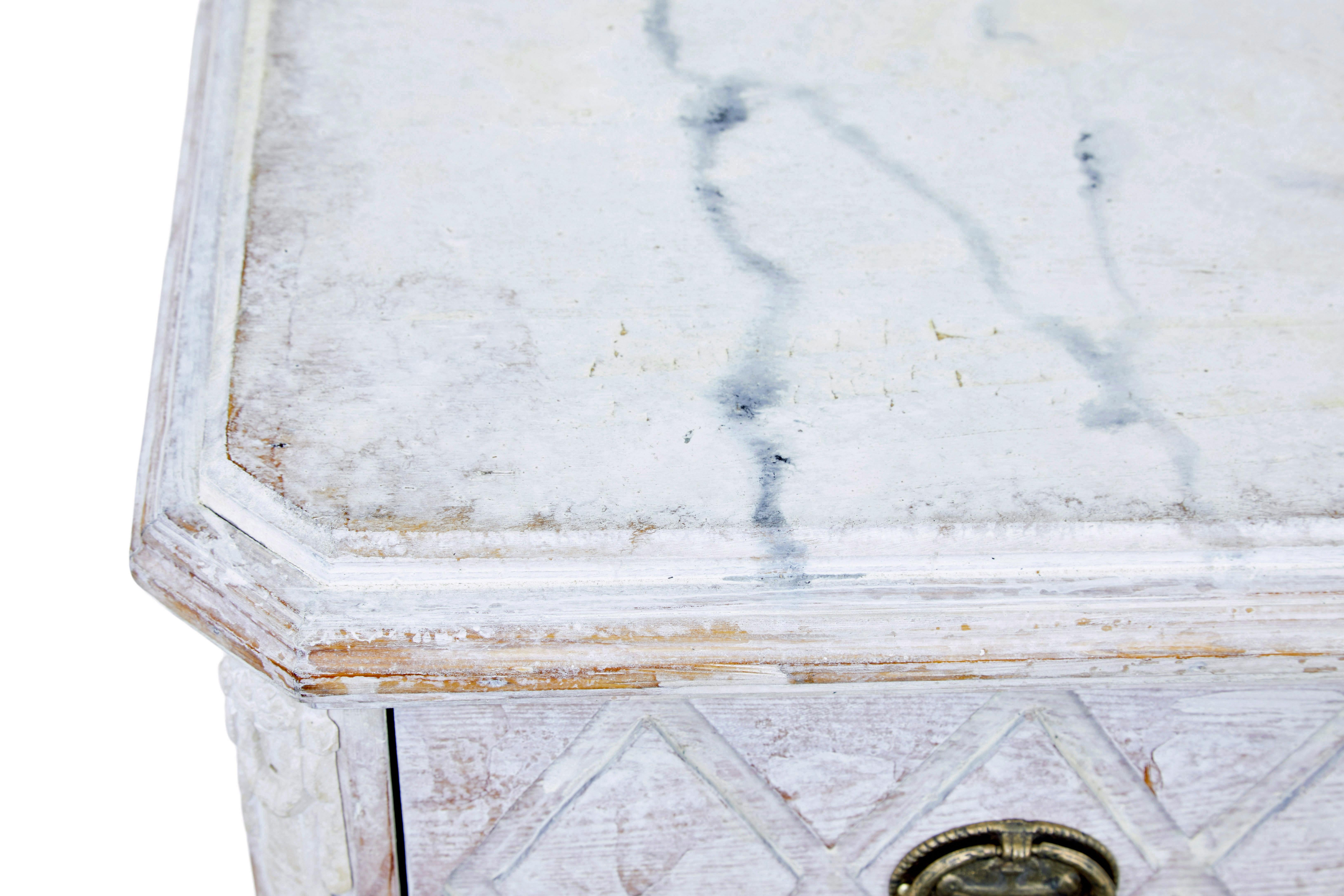 Pine Swedish pair of white 19th century painted chest of drawers For Sale