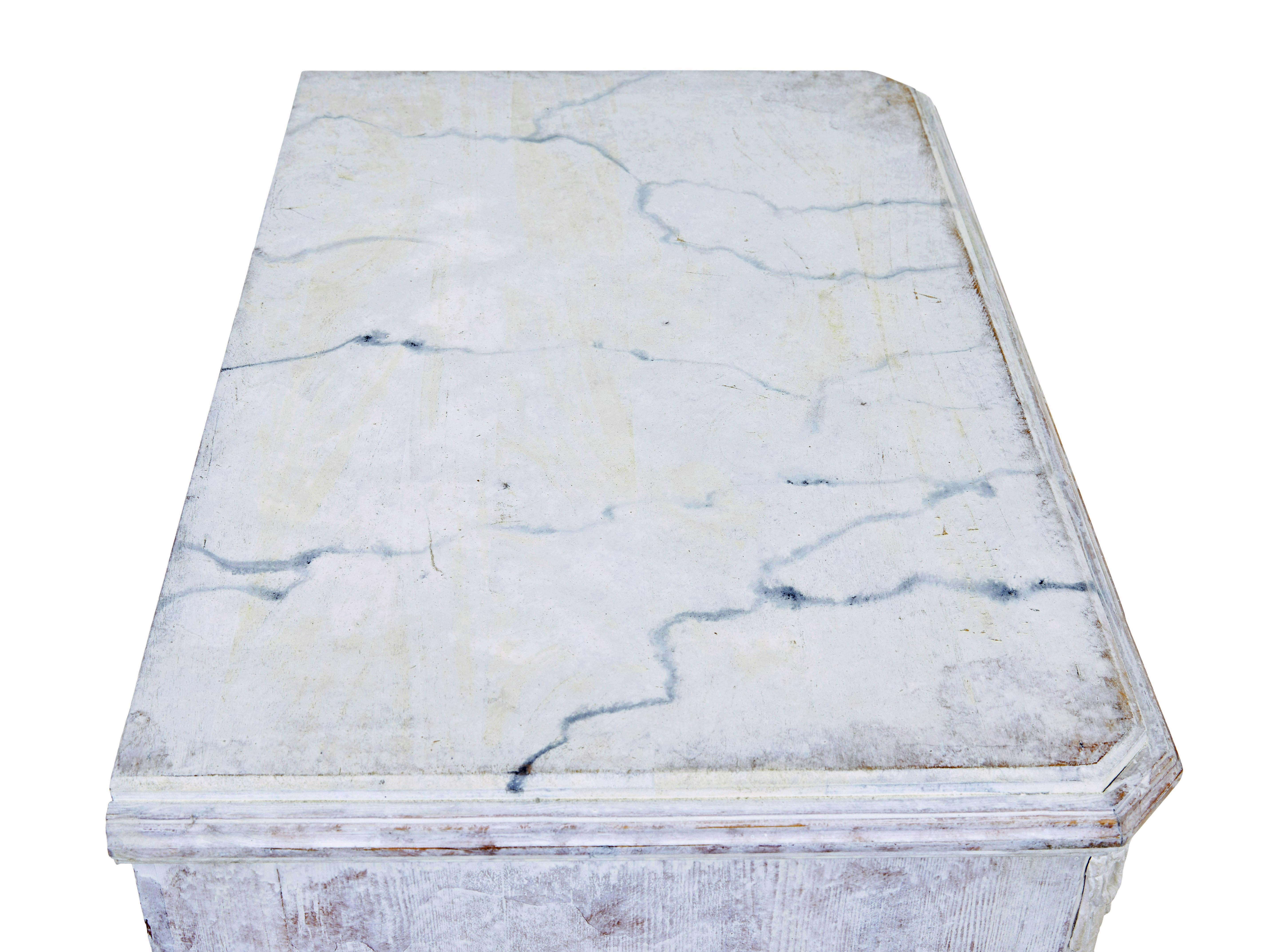 Swedish pair of white 19th century painted chest of drawers For Sale 1