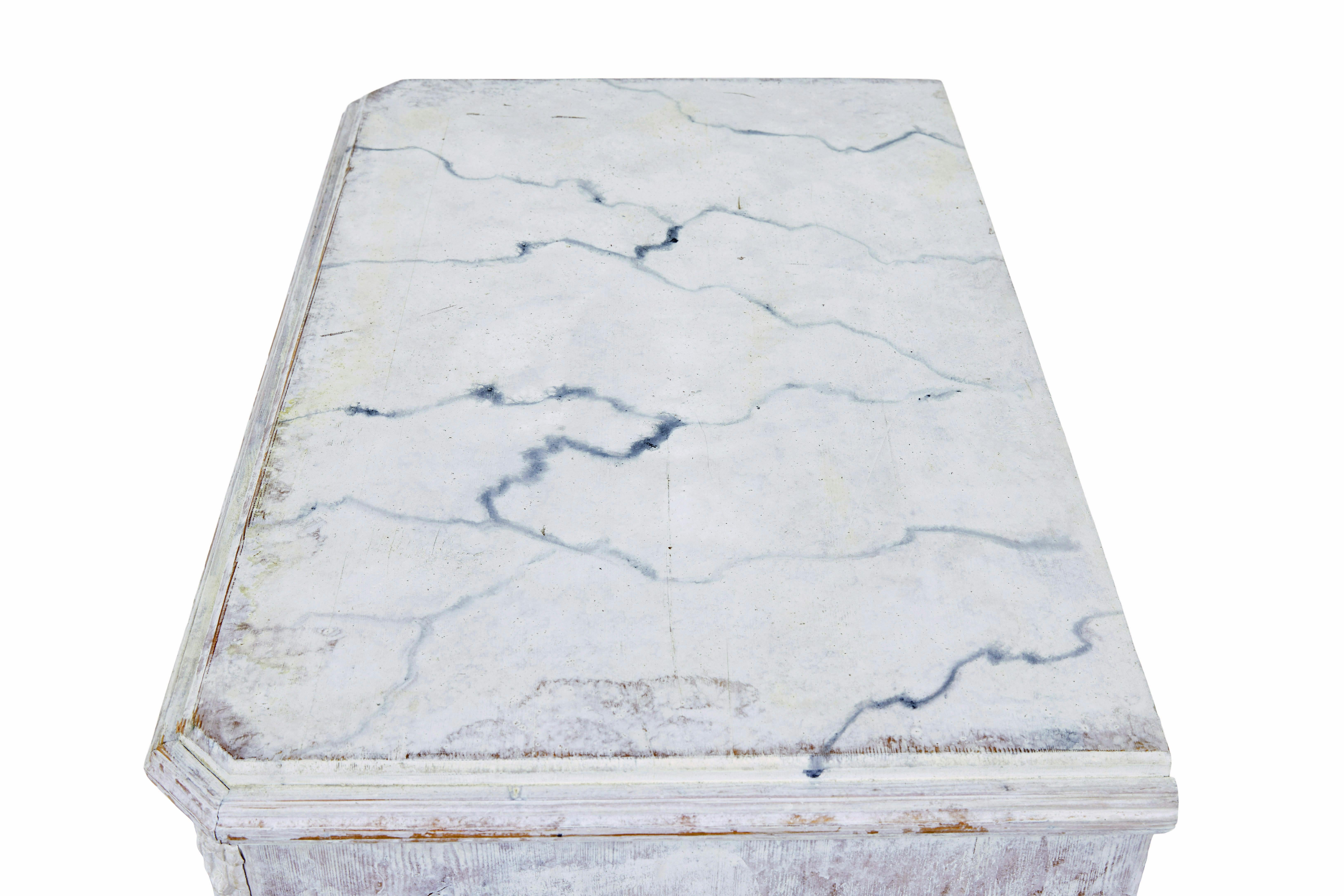 Swedish pair of white 19th century painted chest of drawers For Sale 2