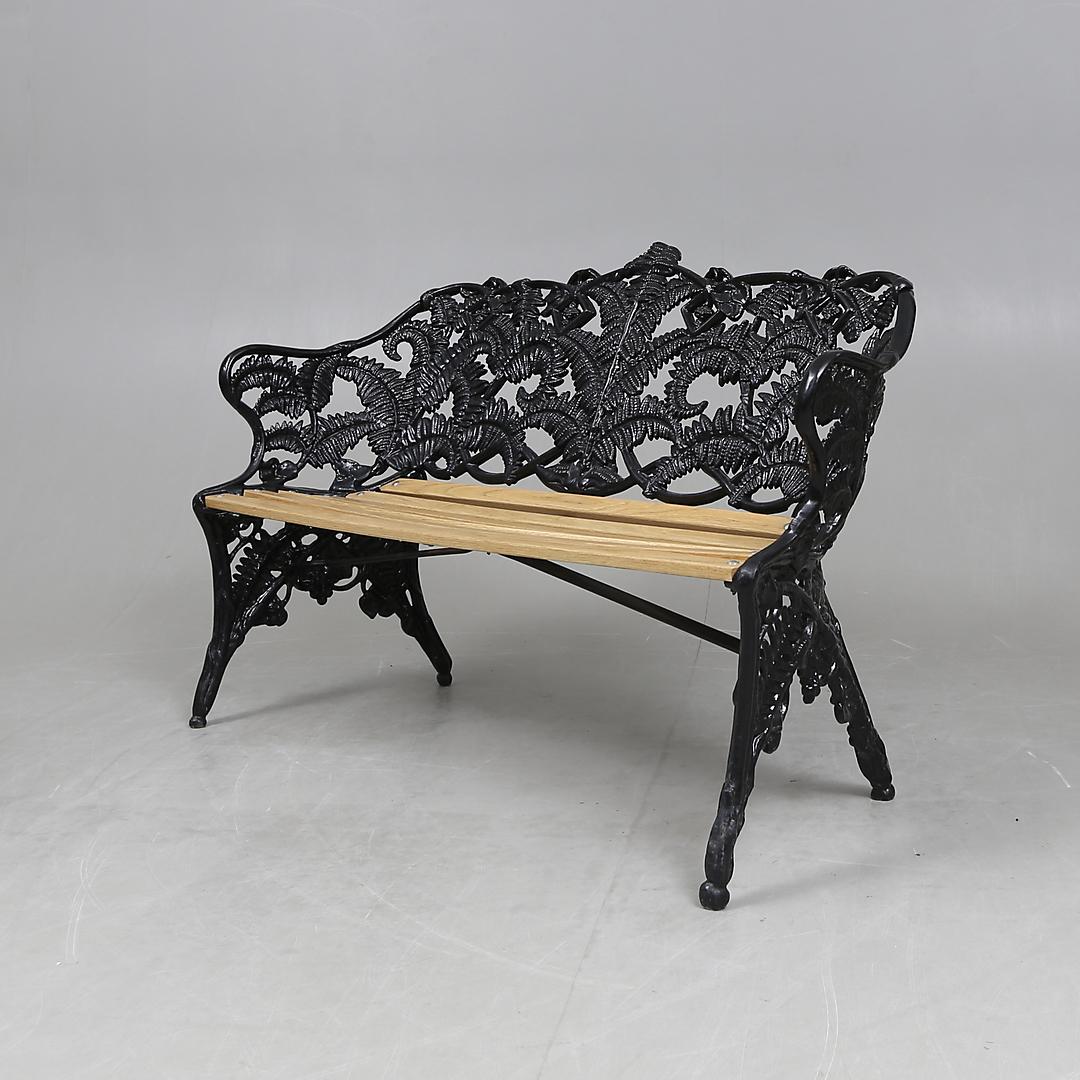 Cast metal bench made by Melins metal foundry, Anderstorp in Sweden in the 1960s.
Two pieces available, delivery time 2-4 weeks.