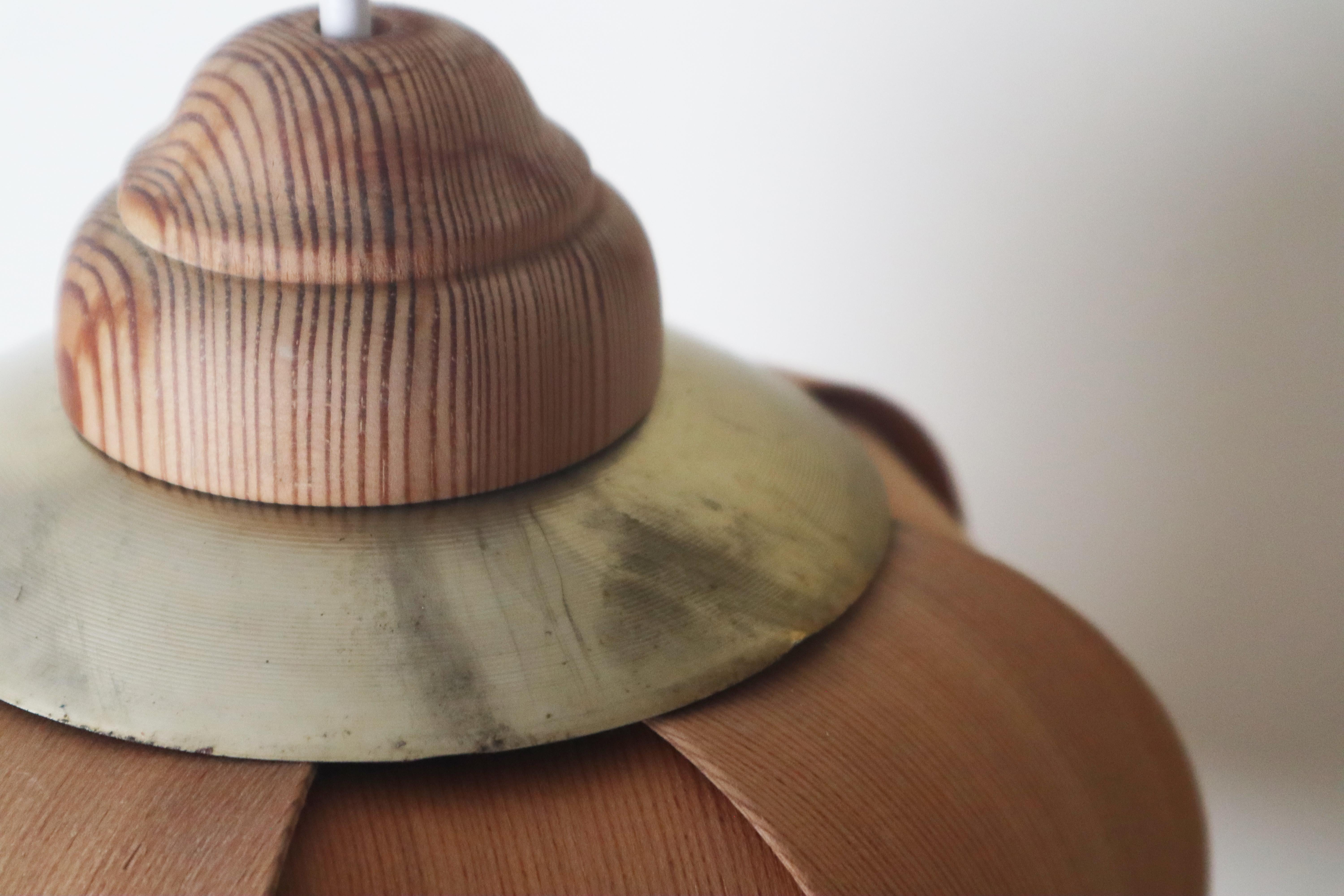 Svedese Swedish Pendant Lamp In The Shape Of A Flower, Made Of Pine Chipboard in vendita