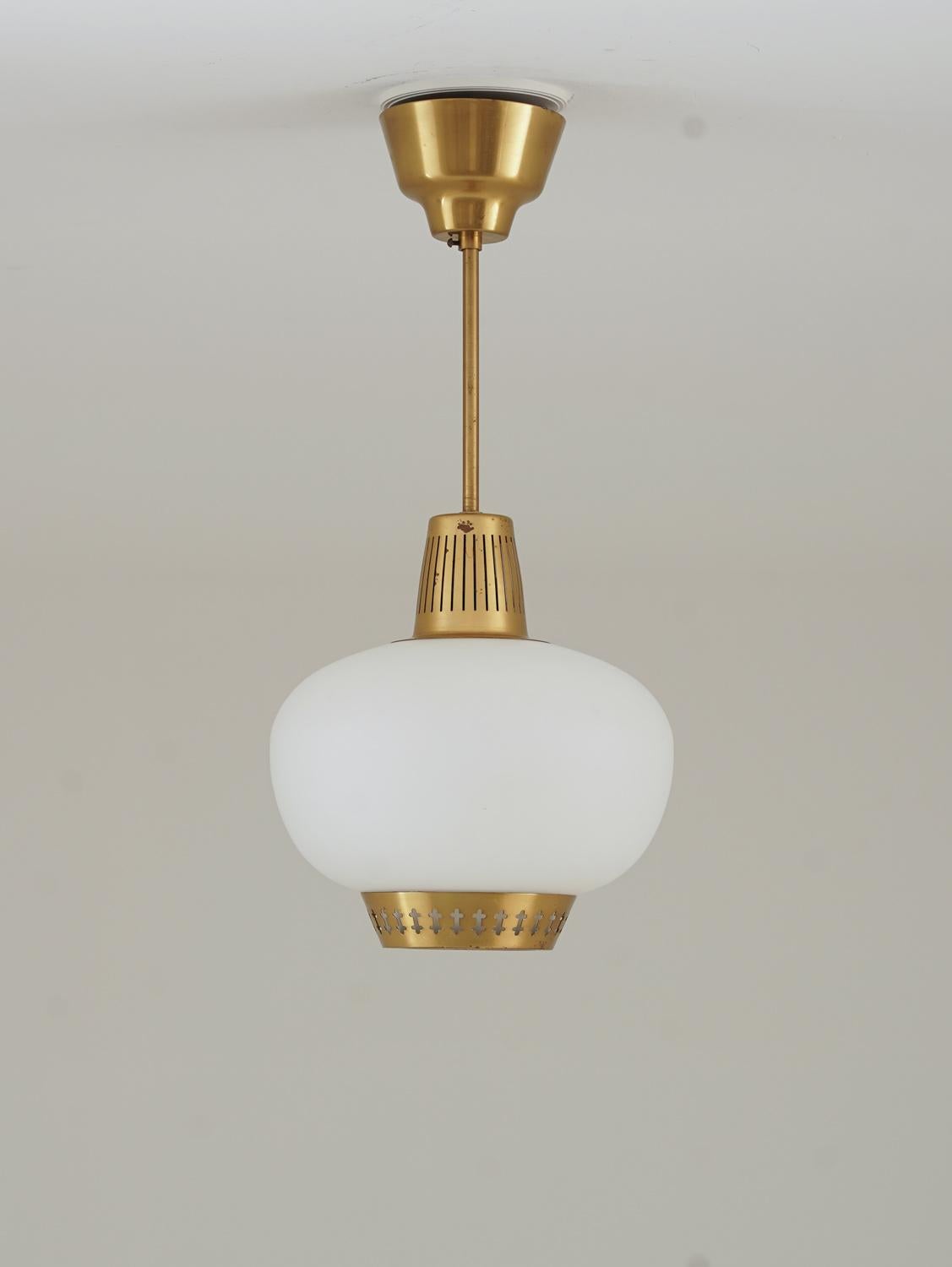 Midcentury pendants in brass and frosted opaline glass by Hans Bergström for Ateljé Lyktan, Sweden, 1950s.
This great looking pendant is made with the quality and details that Hans Bergström is famous for. The opaline glass shade gives a soft, cozy