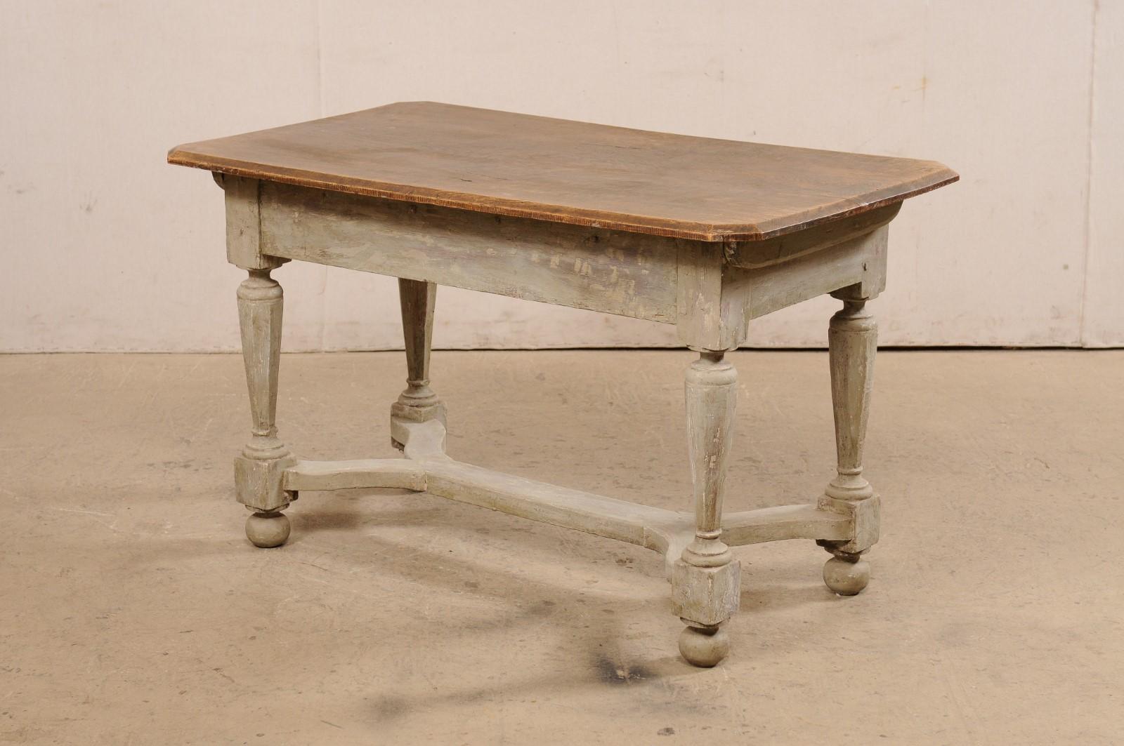 Table baroque suédoise d'époque en bois sculpté, vers 1690-1720 en vente 3