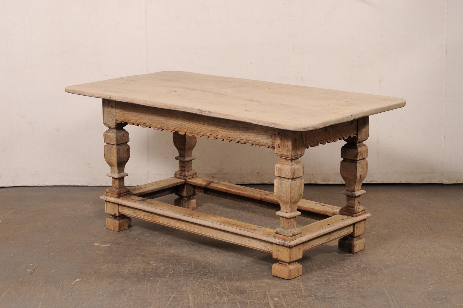 Mesa de madera tallada barroca de época sueca (¡o fabulosa isla de cocina!) en venta 3