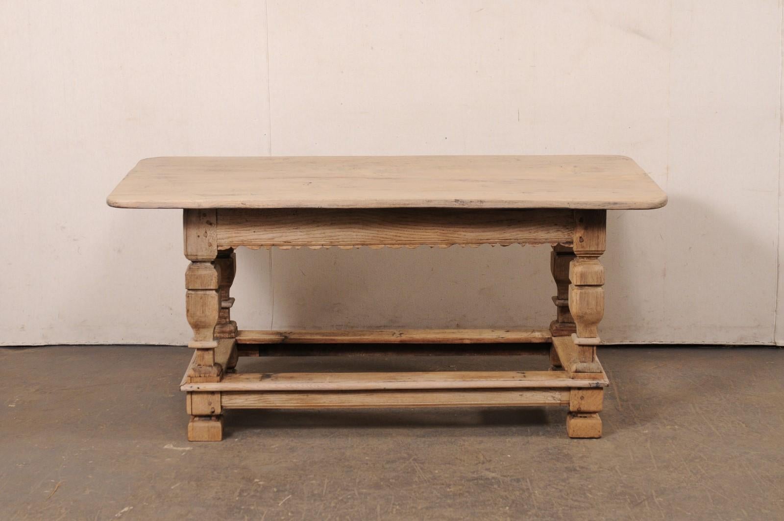 Mesa de madera tallada barroca de época sueca (¡o fabulosa isla de cocina!) en venta 4