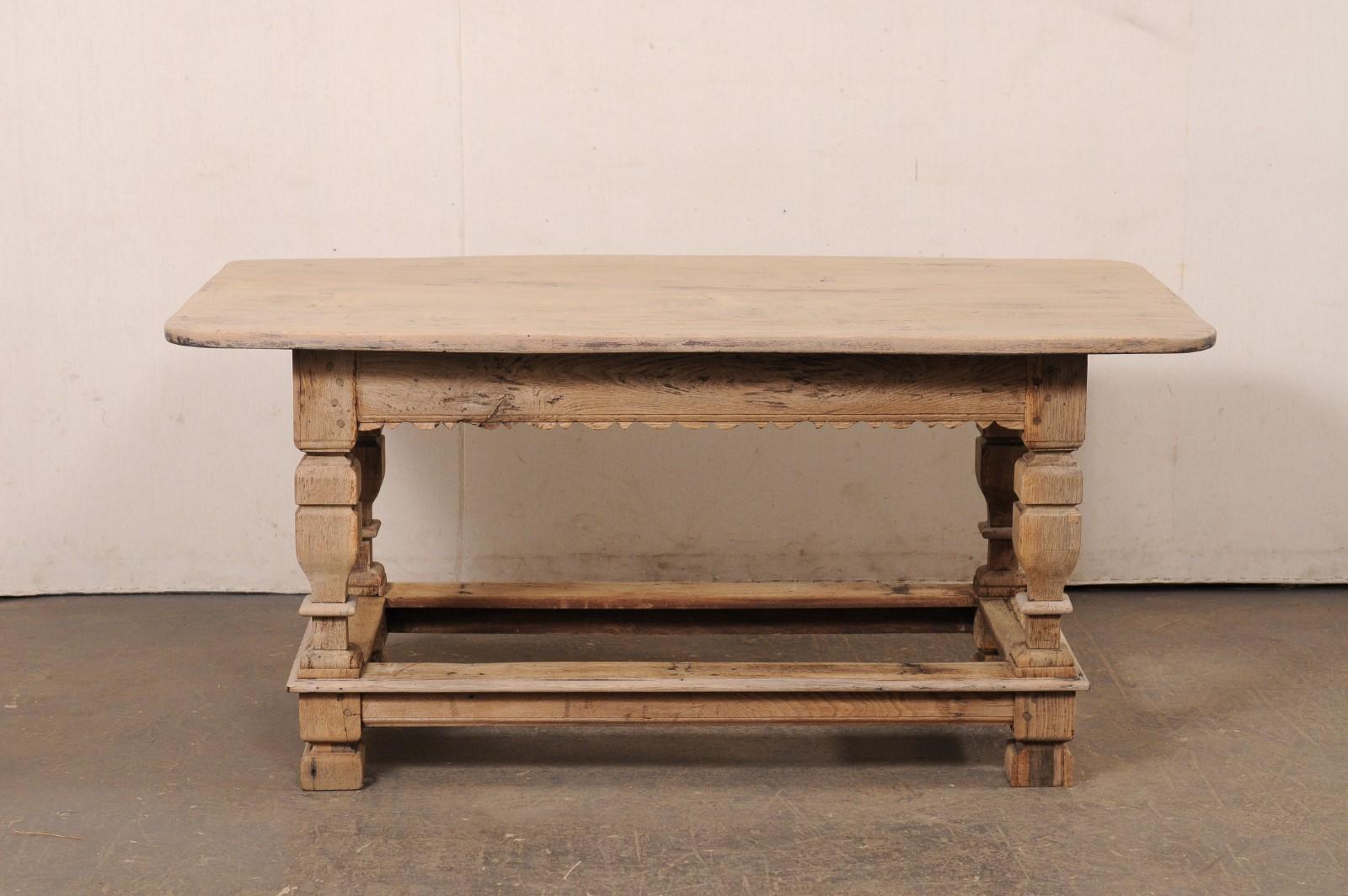 Mesa de madera tallada barroca de época sueca (¡o fabulosa isla de cocina!) Madera en venta
