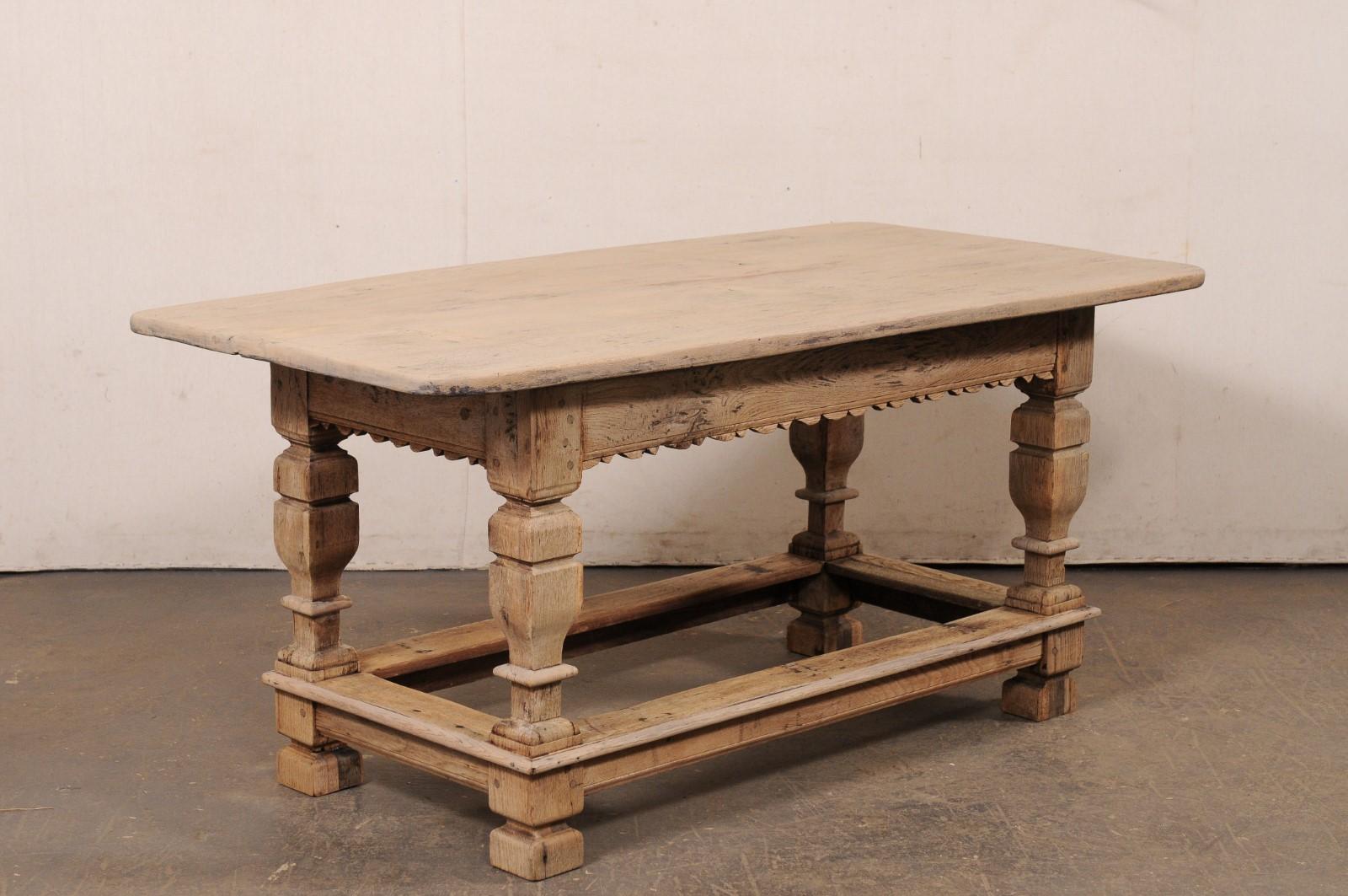 Mesa de madera tallada barroca de época sueca (¡o fabulosa isla de cocina!) en venta 1