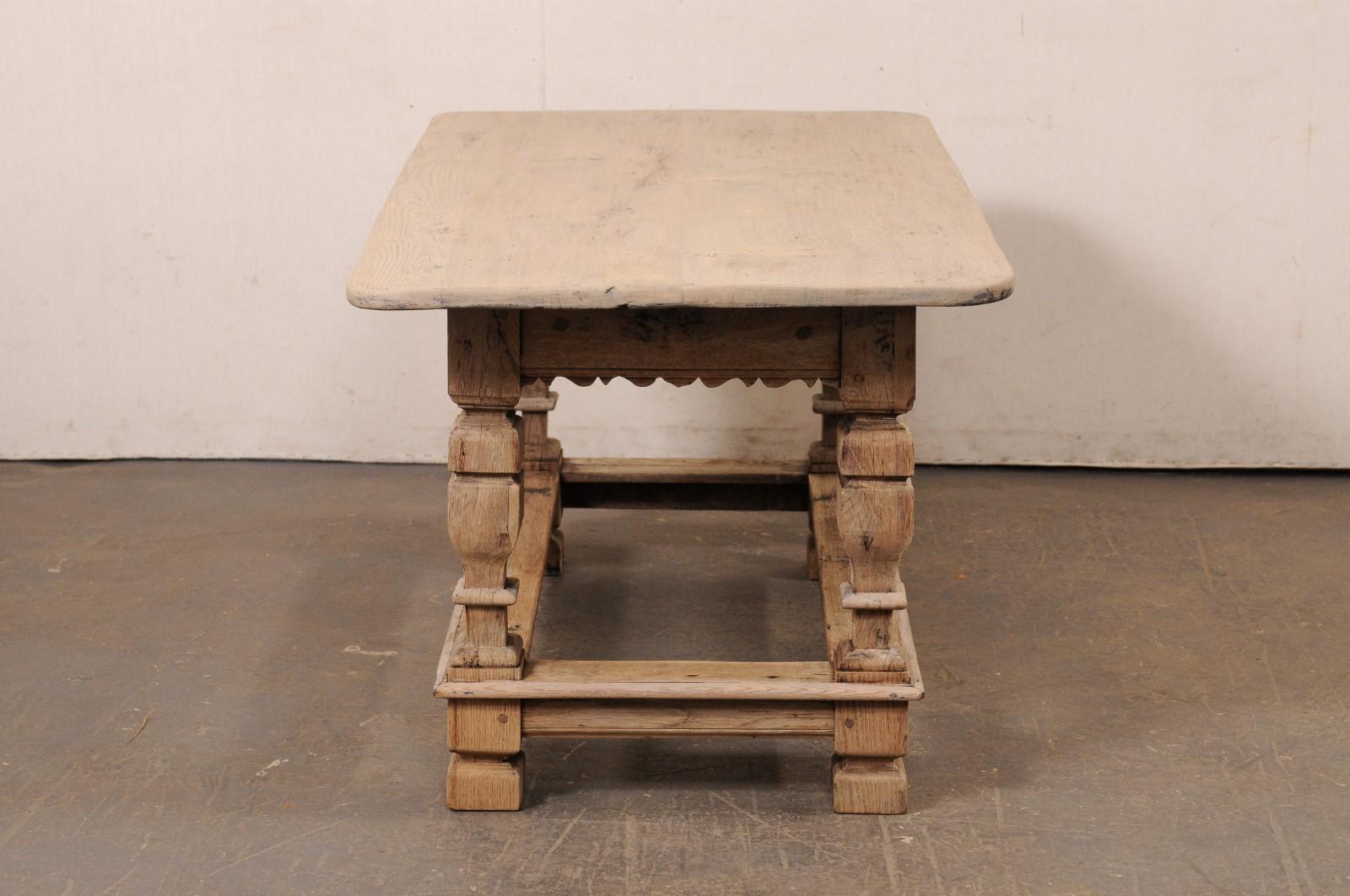 Mesa de madera tallada barroca de época sueca (¡o fabulosa isla de cocina!) en venta 2