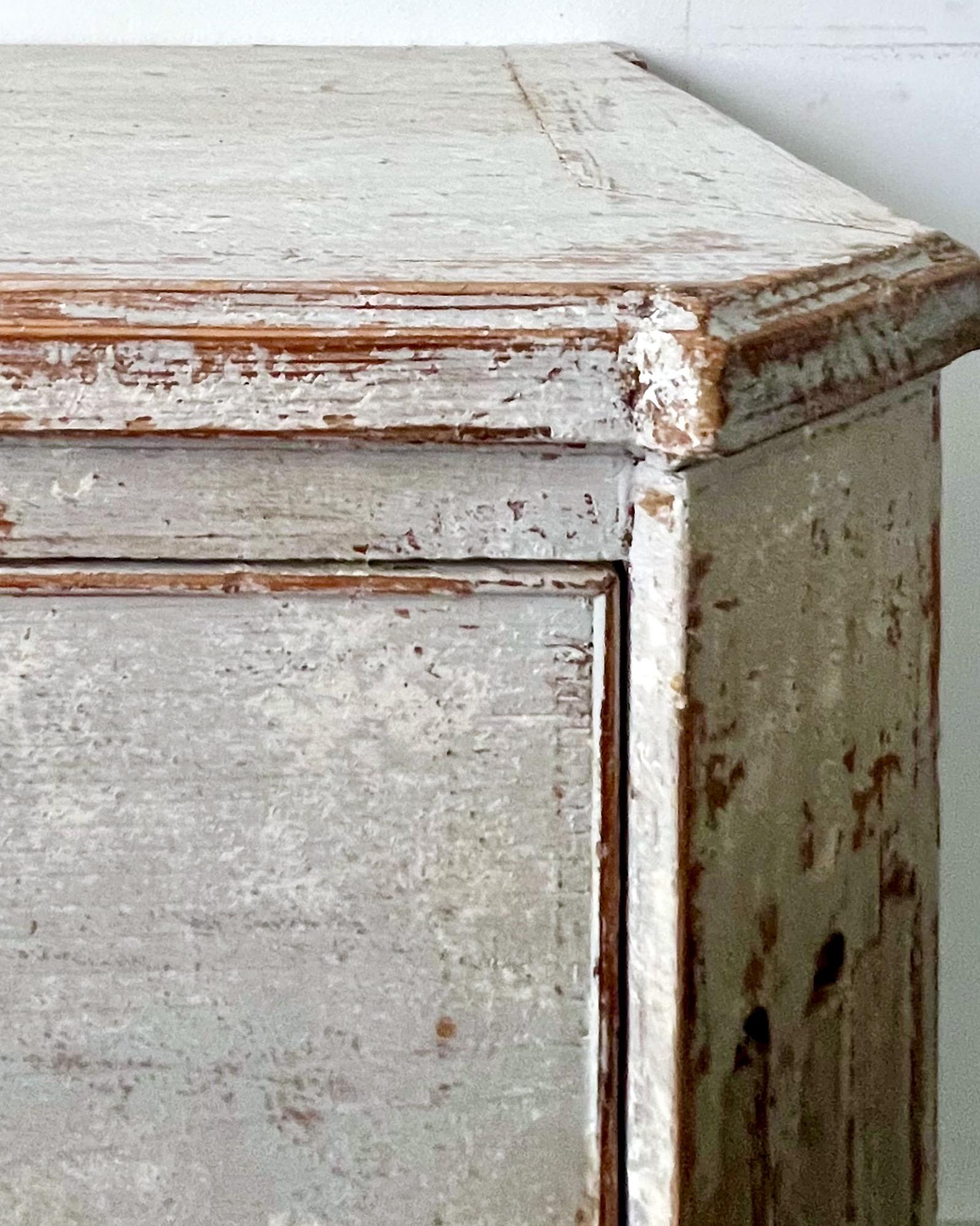  Swedish Period Gustavian Chest of Drawers 1780-1800 For Sale 4
