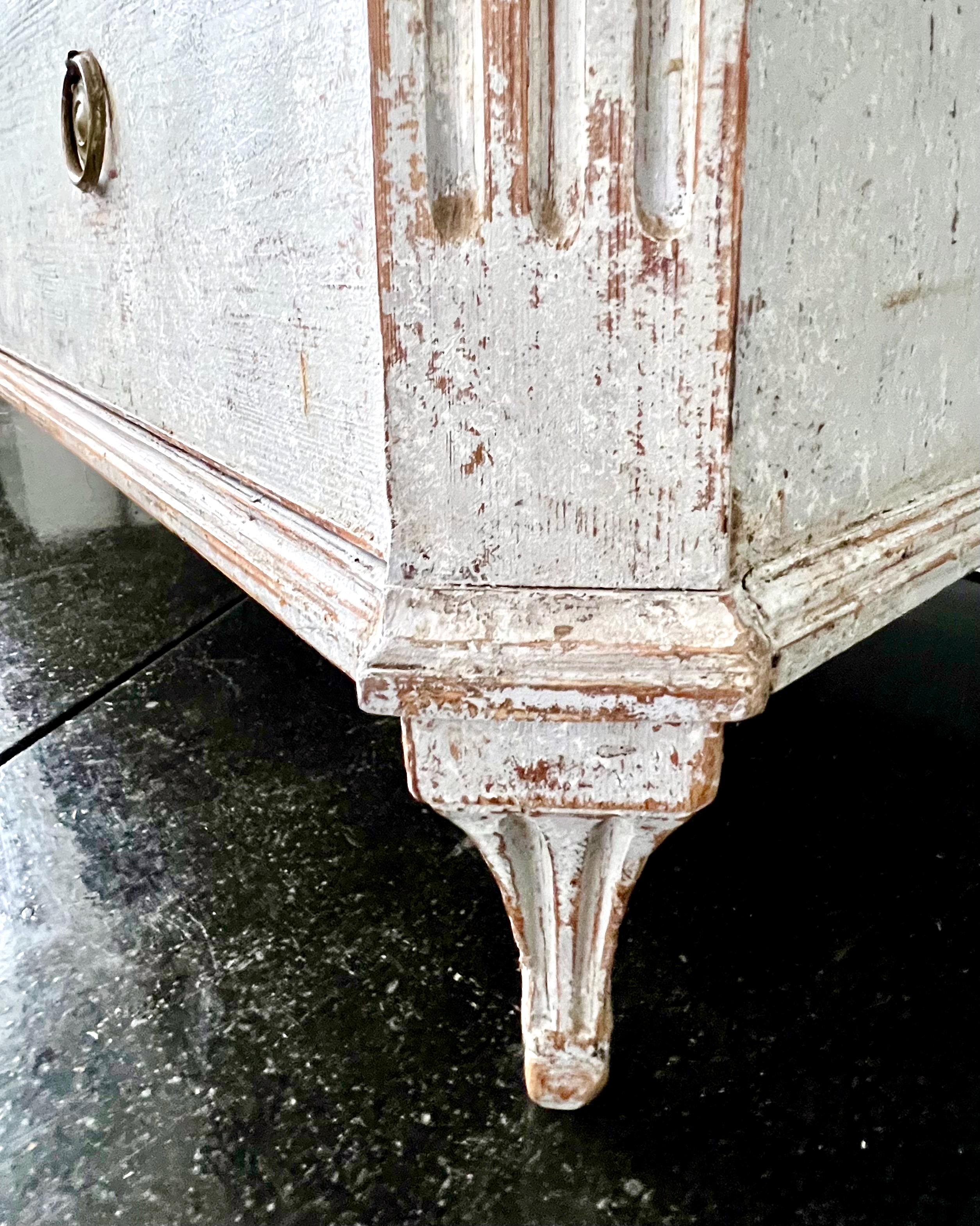  Swedish Period Gustavian Chest of Drawers 1780-1800 For Sale 12