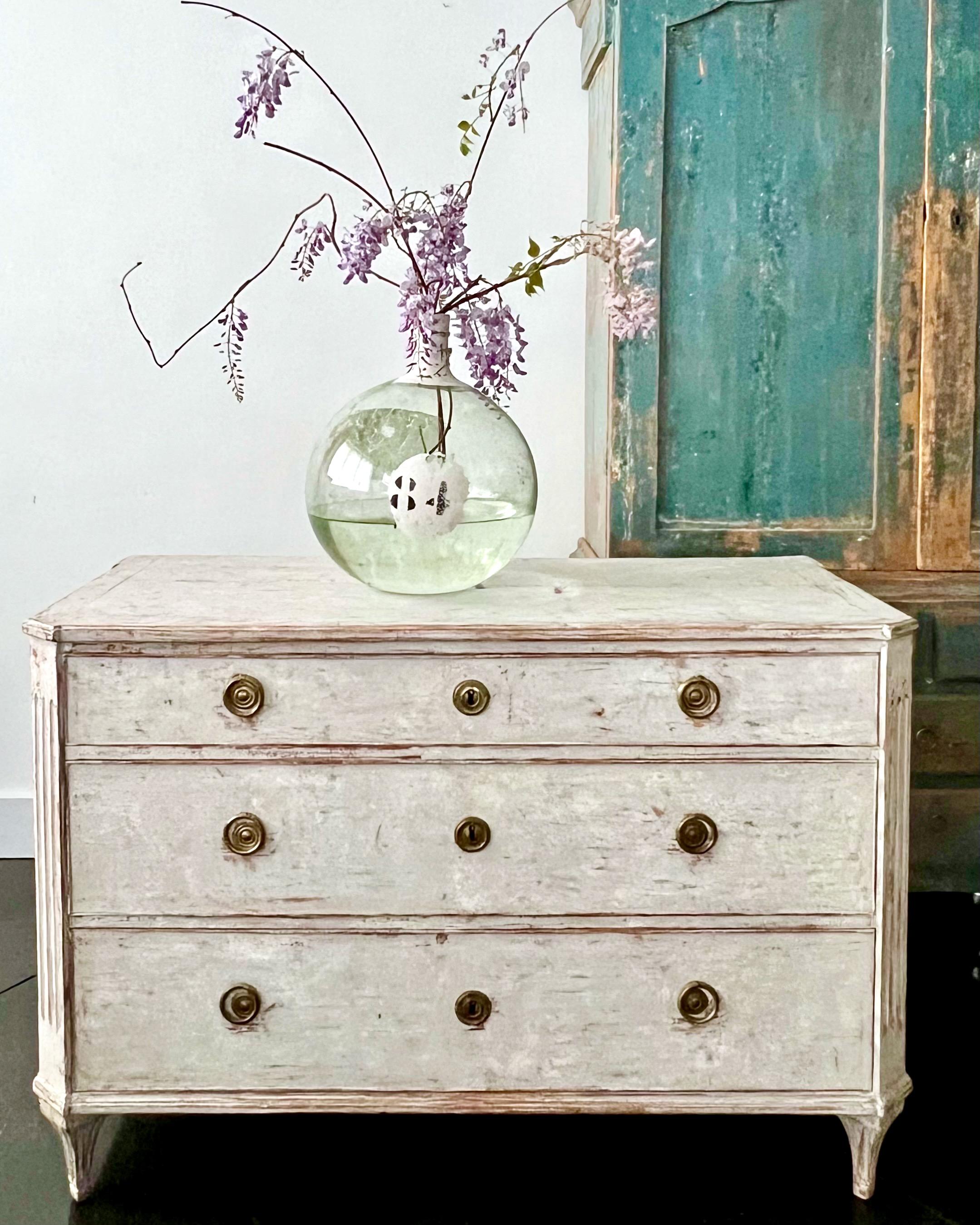  Swedish Period Gustavian Chest of Drawers 1780-1800 In Good Condition For Sale In Charleston, SC