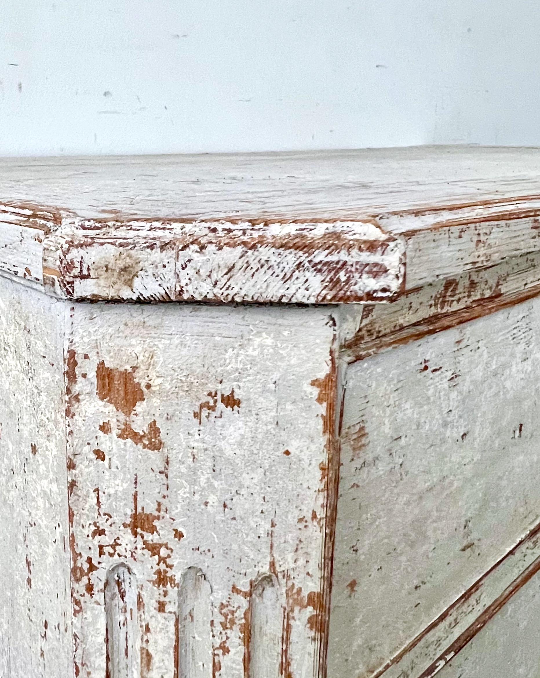  Swedish Period Gustavian Chest of Drawers 1780-1800 For Sale 3