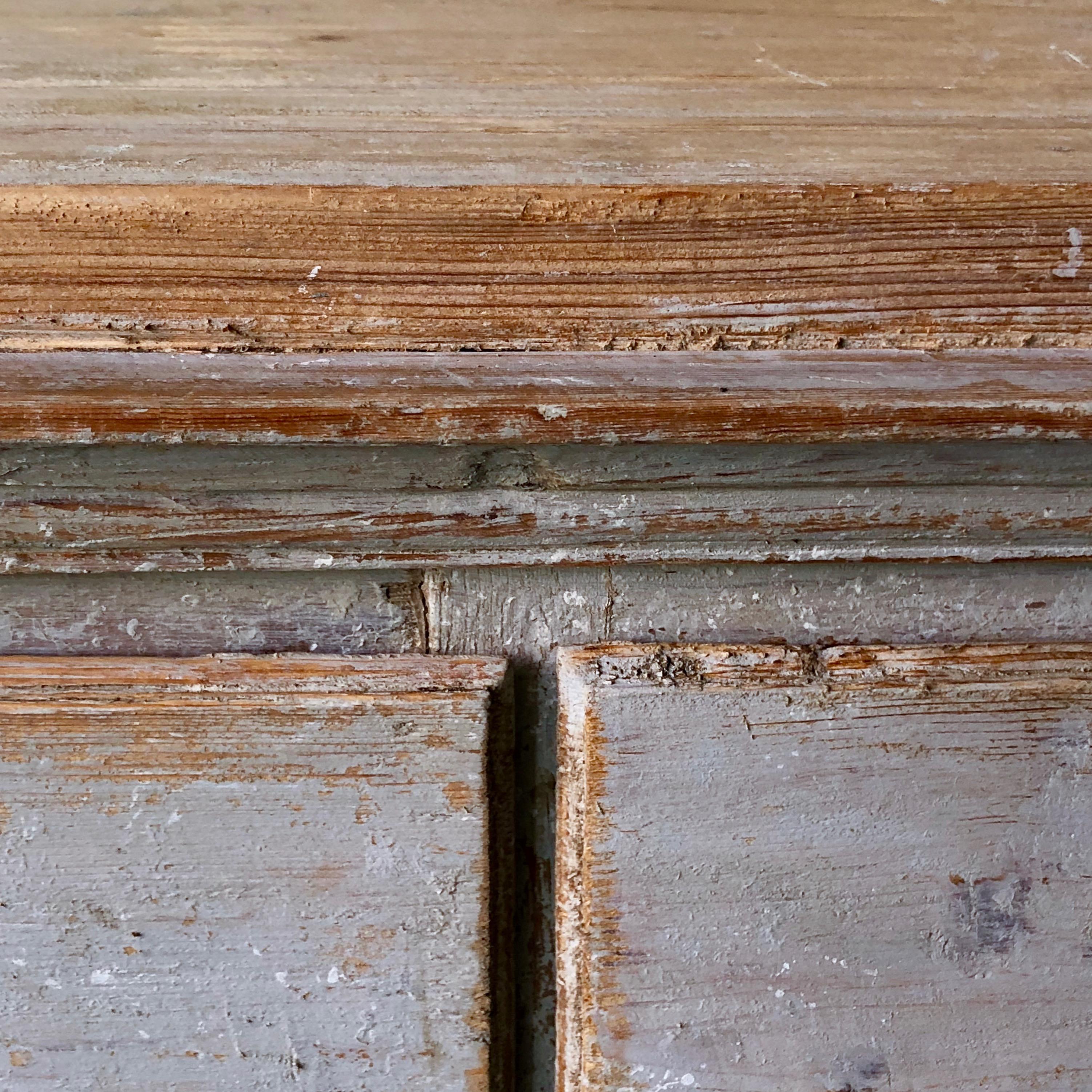 Swedish Period Gustavian Chest of Drawers In Good Condition In Charleston, SC