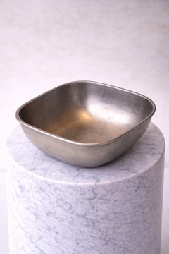 Ciotola svedese in peltro di Edvin Ollers per Schreuder & Olsson, Stoccolma, 1938