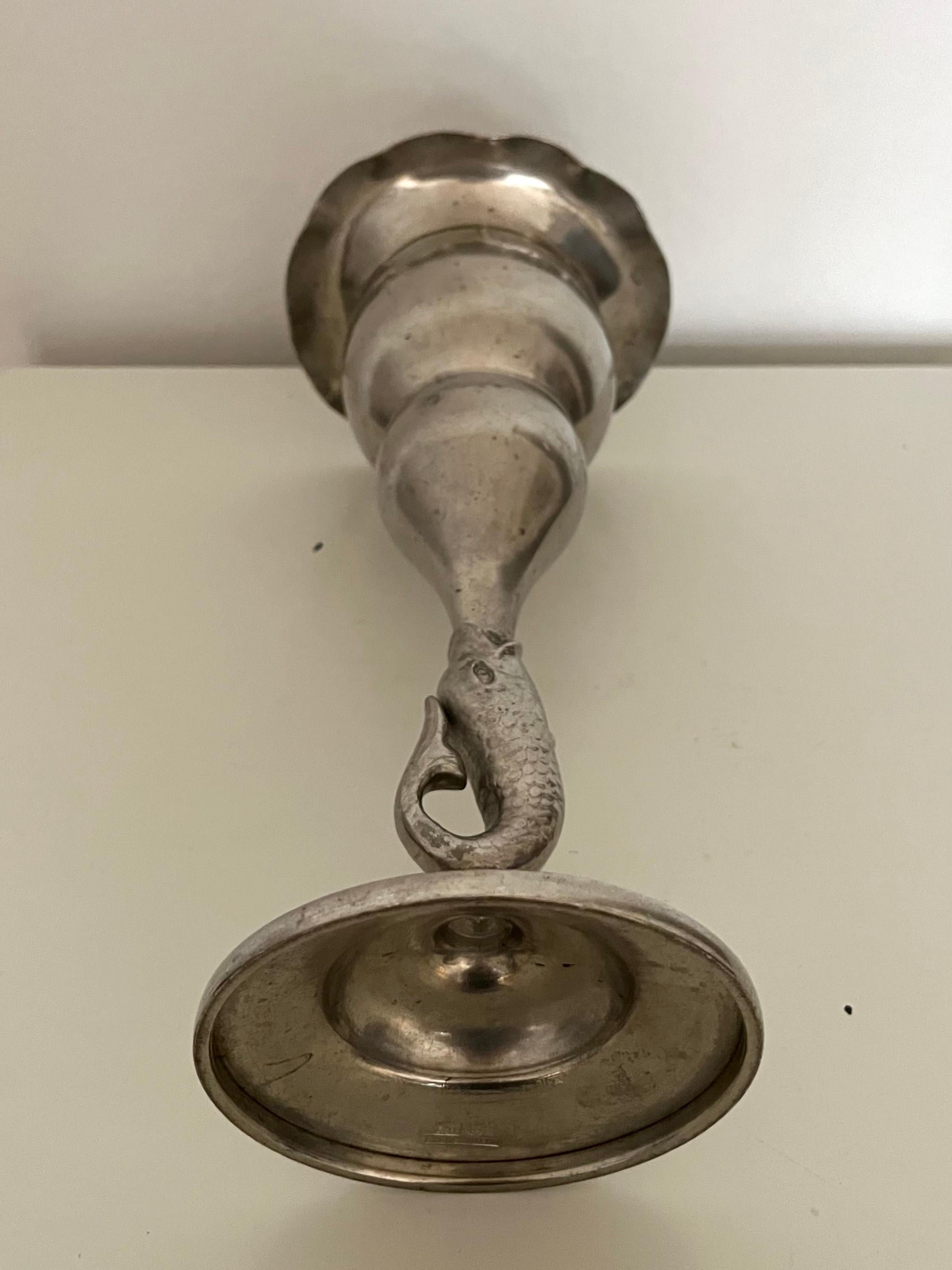 Vase suédois en étain avec tige en forme de dauphin, années 1930 en vente 7