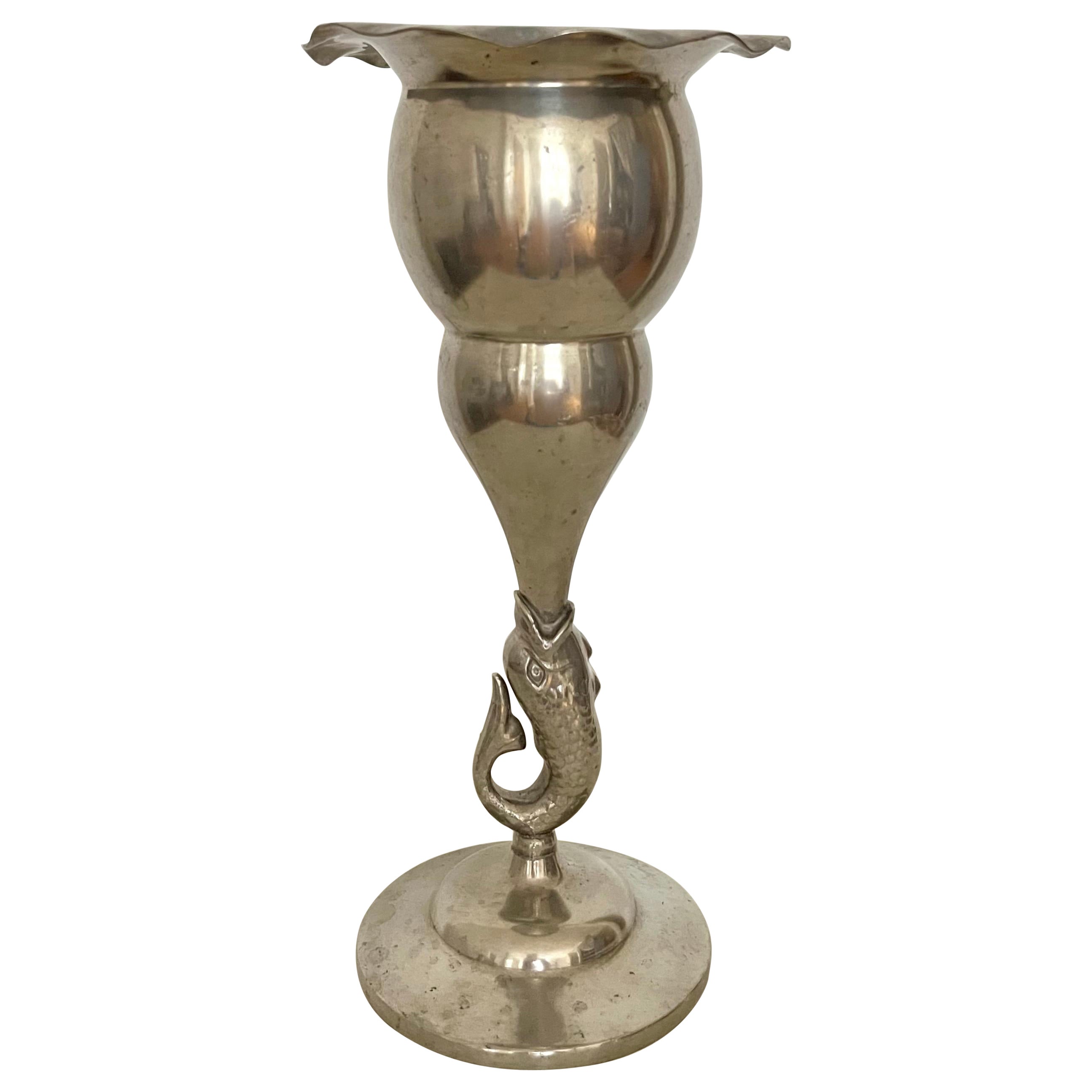 Vase suédois en étain avec tige en forme de dauphin, années 1930 en vente