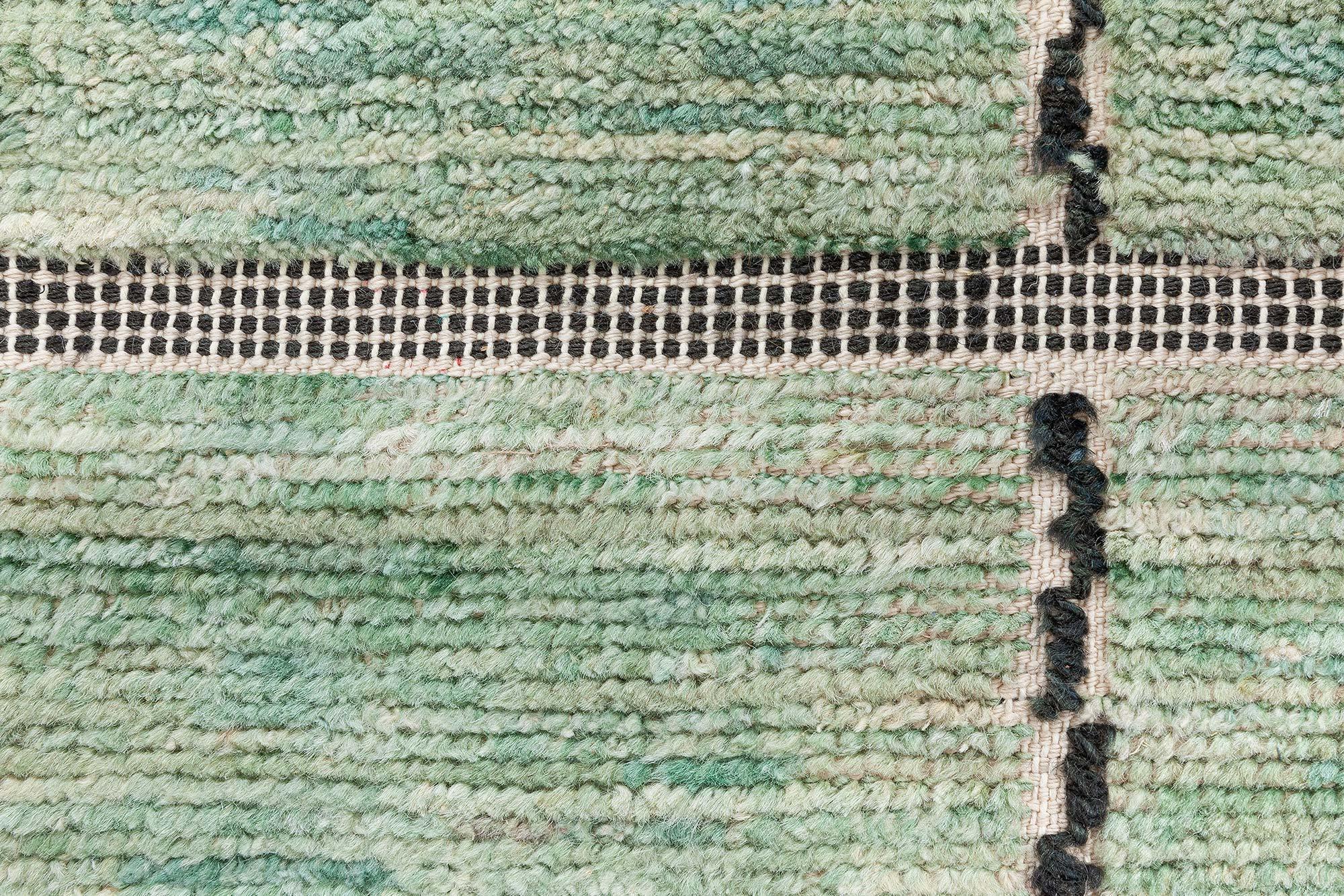 Fragment de tapis de couloir suédois vert poil de Doris Leslie Blau
Taille : 111 × 312 cm (3'8