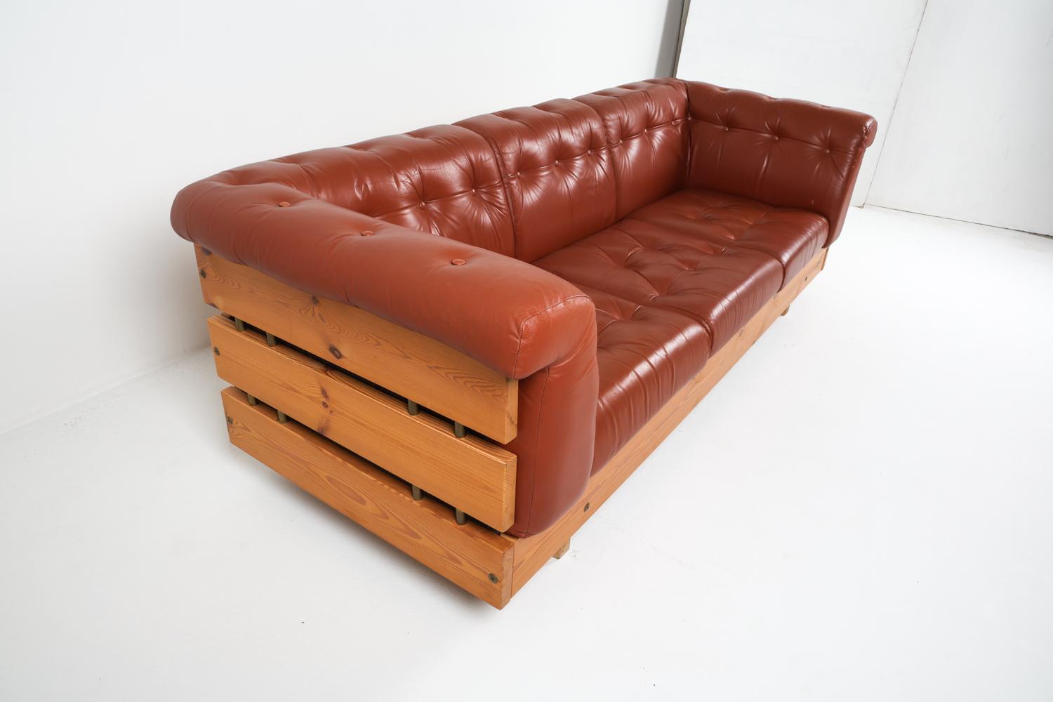 Suédois Canapé suédois en pin et cuir d'Ekornes, Norvège, vers 1970 en vente