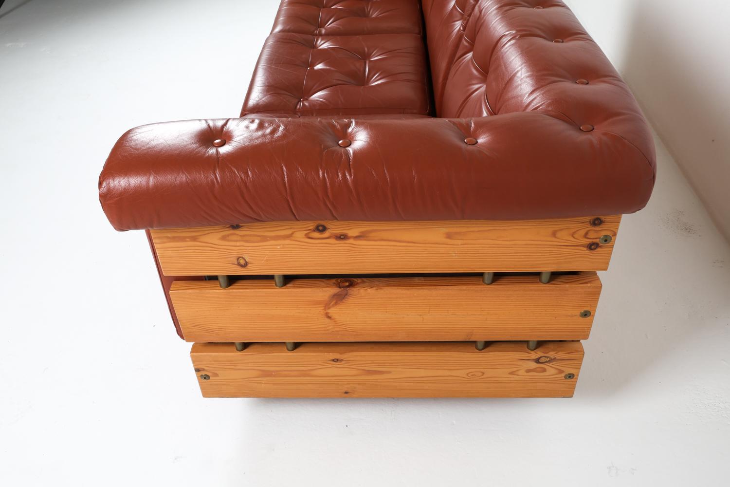Canapé suédois en pin et cuir d'Ekornes, Norvège, vers 1970 Bon état - En vente à Norwalk, CT