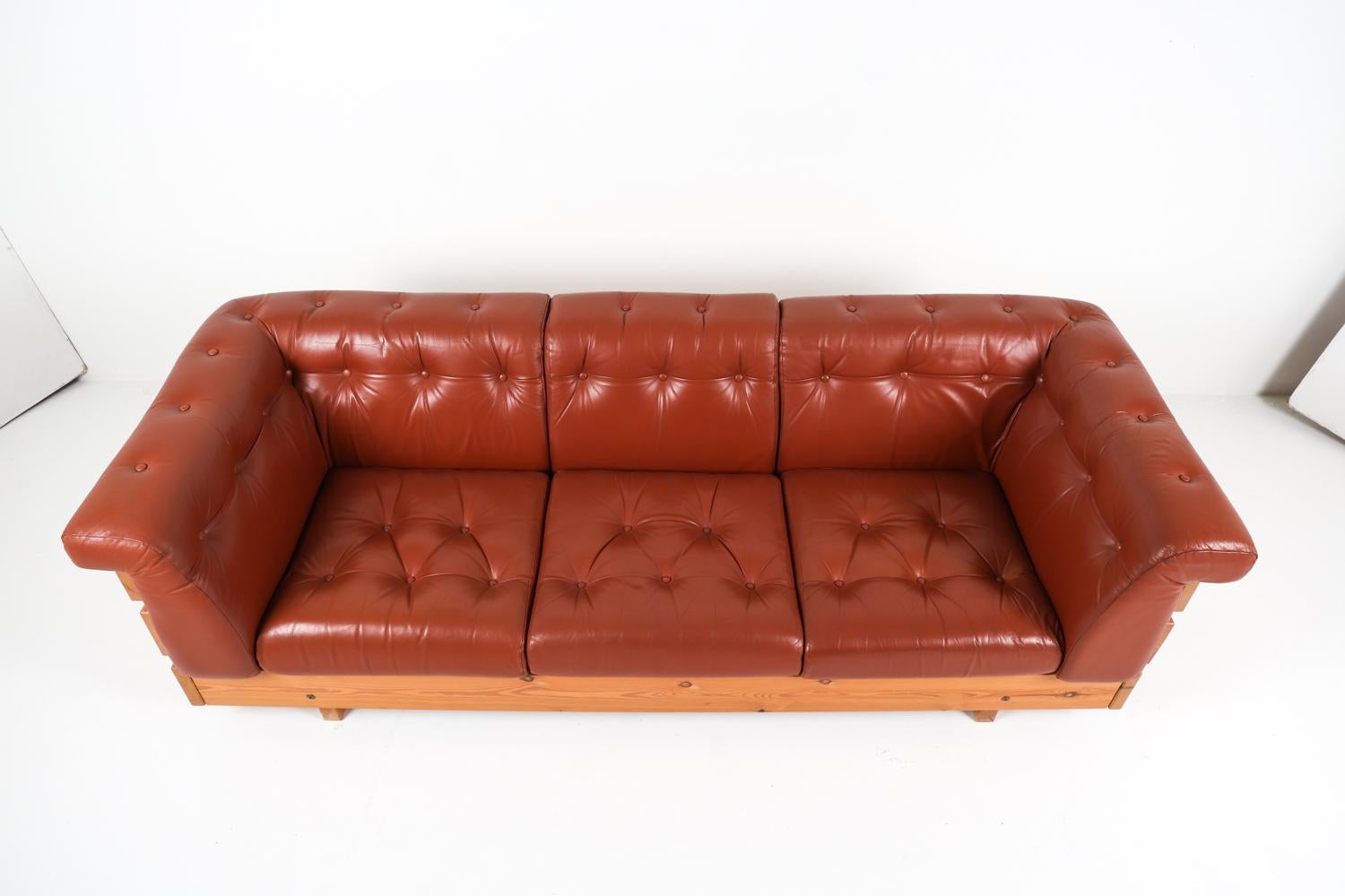 Cuir Canapé suédois en pin et cuir d'Ekornes, Norvège, vers 1970 en vente