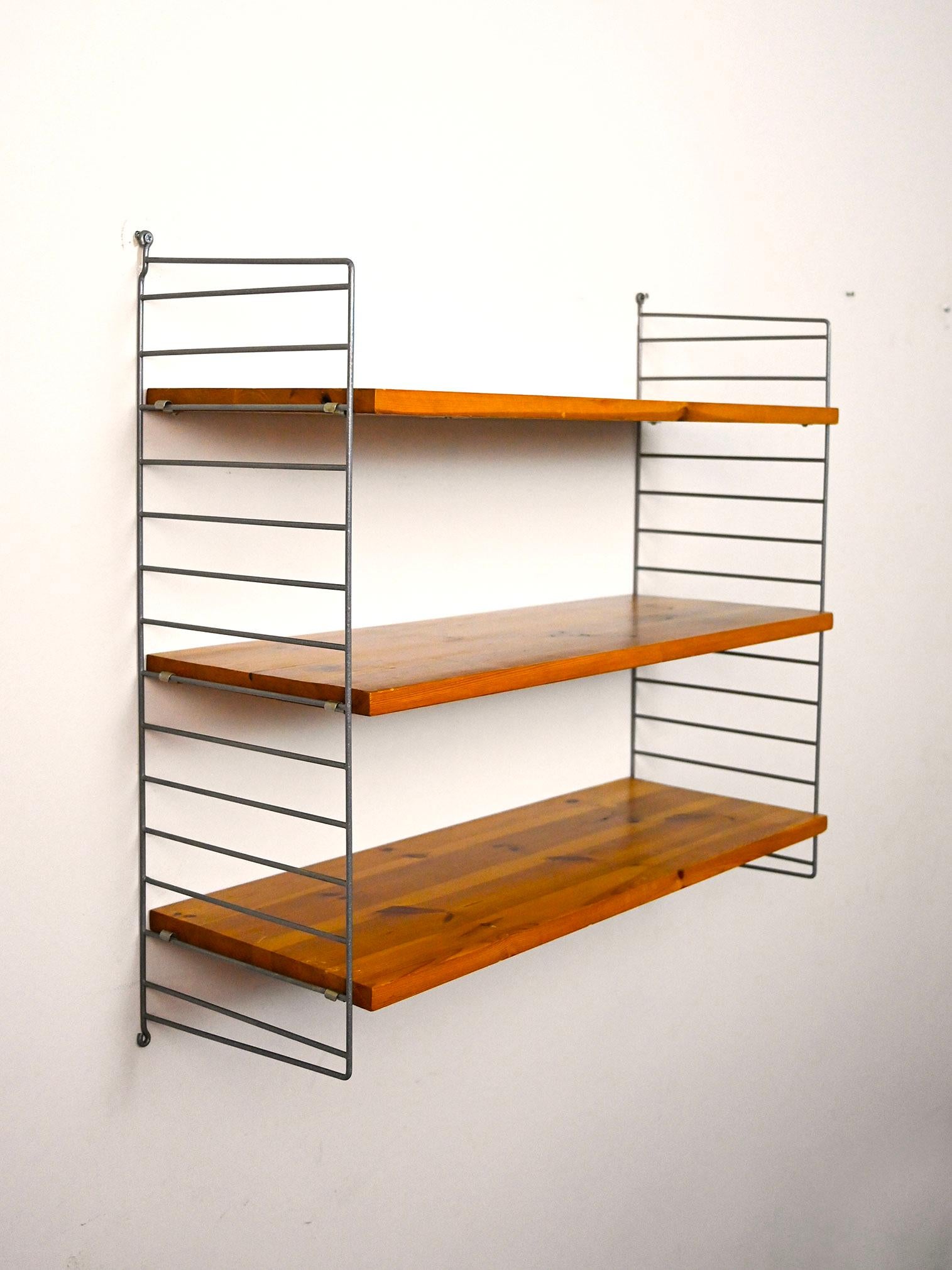 Swedish pine and metal shelving unit In Good Condition For Sale In Brescia, IT