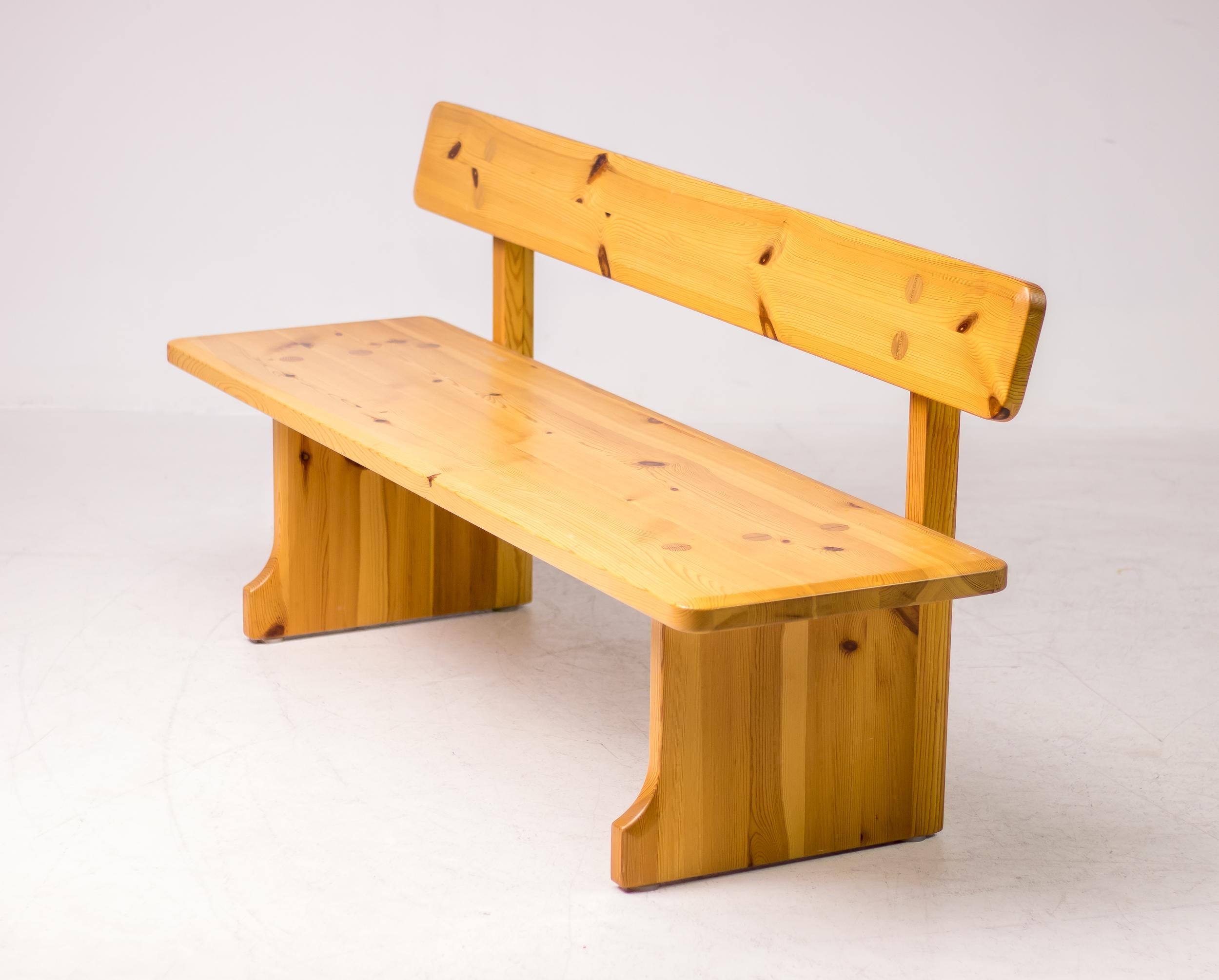 Mid-Century Scandinavian Modern solid pine bench by Swedish company Karl Andersson and Söner, designed by Carl Malmsten. Nice woodworking details that are also present in the designs of Axel Einar Hjorth, Pierre Chapo and Charlotte Perriand.
Marked