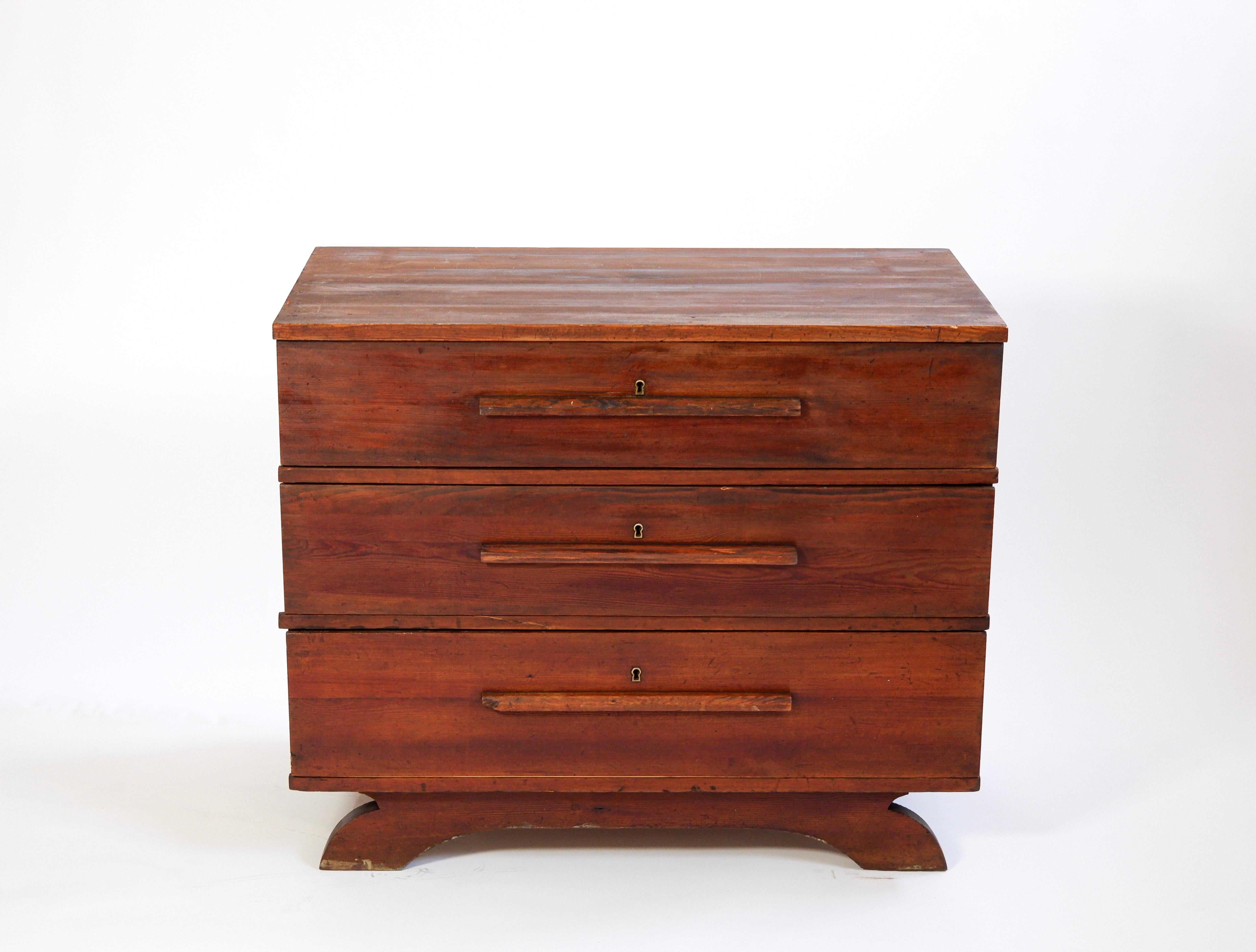 Armadio in pino svedese del 1950 circa In condizioni discrete in vendita a Hägersten-Liljeholmen, Stockholms län