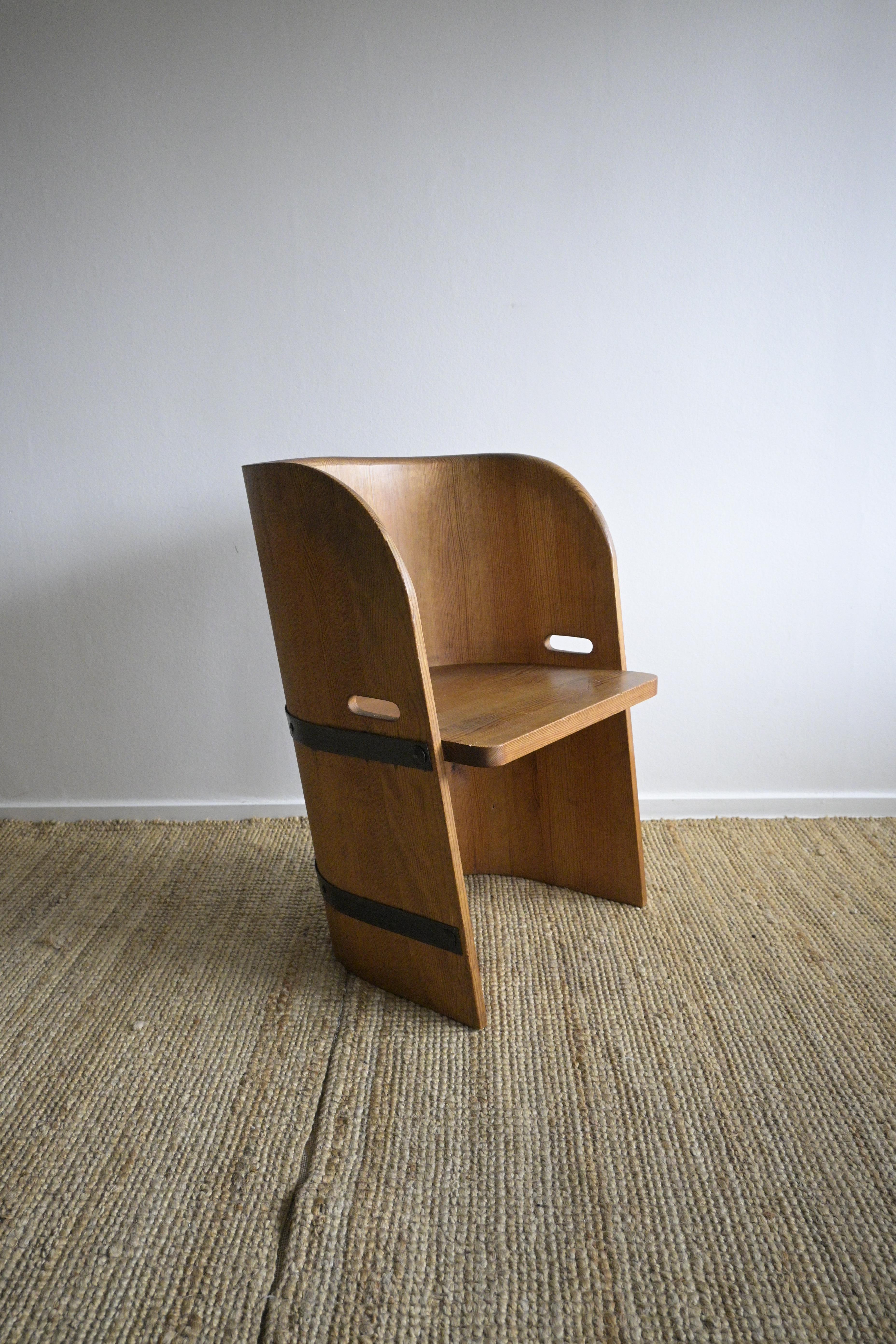 Swedish pine chair produced by Åby Möbelfabrik, 1940s For Sale 1