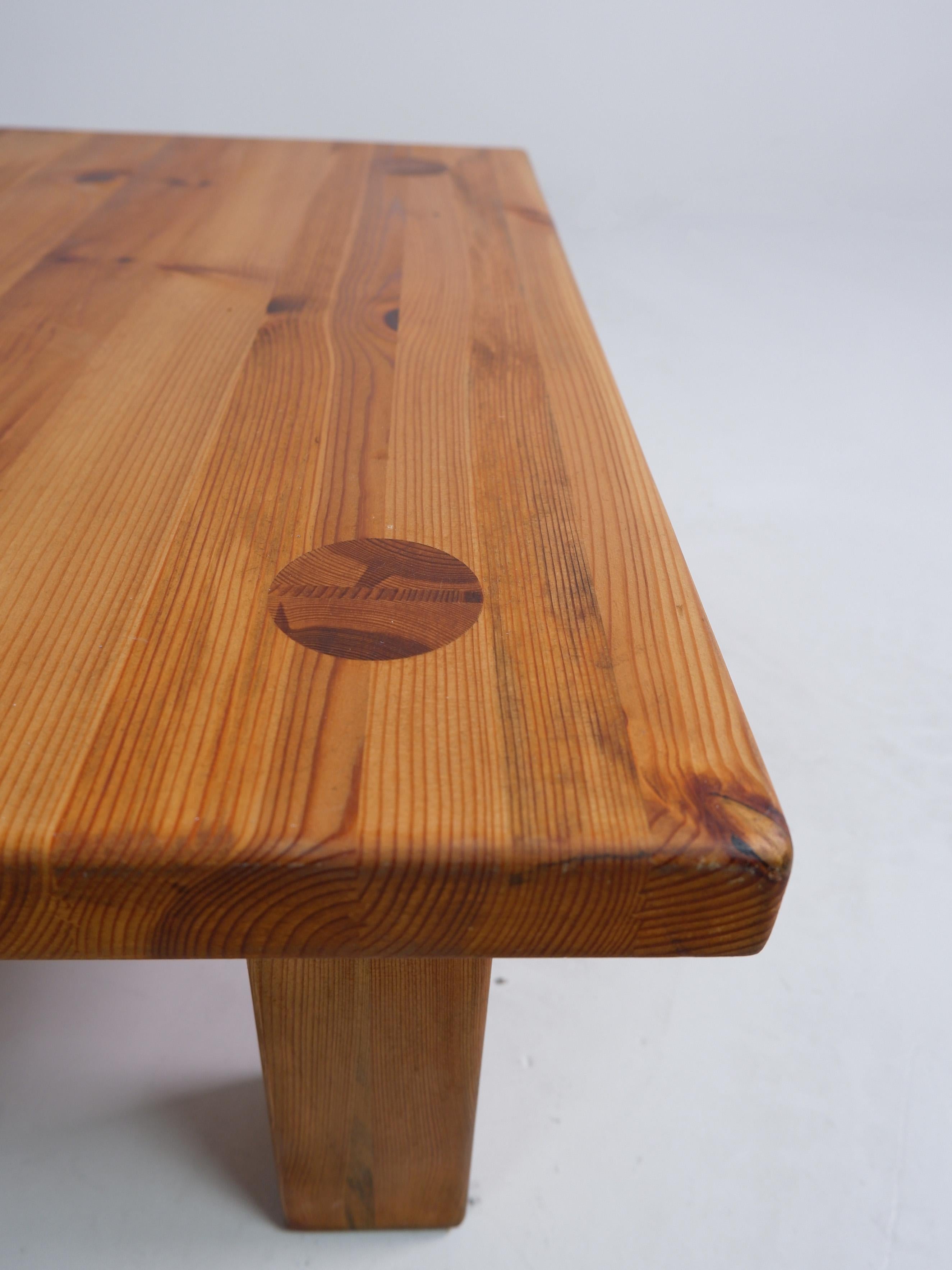 Swedish pine coffee table attrb. Roland Wilhelmsson, c.1970 In Good Condition In Surbiton, GB