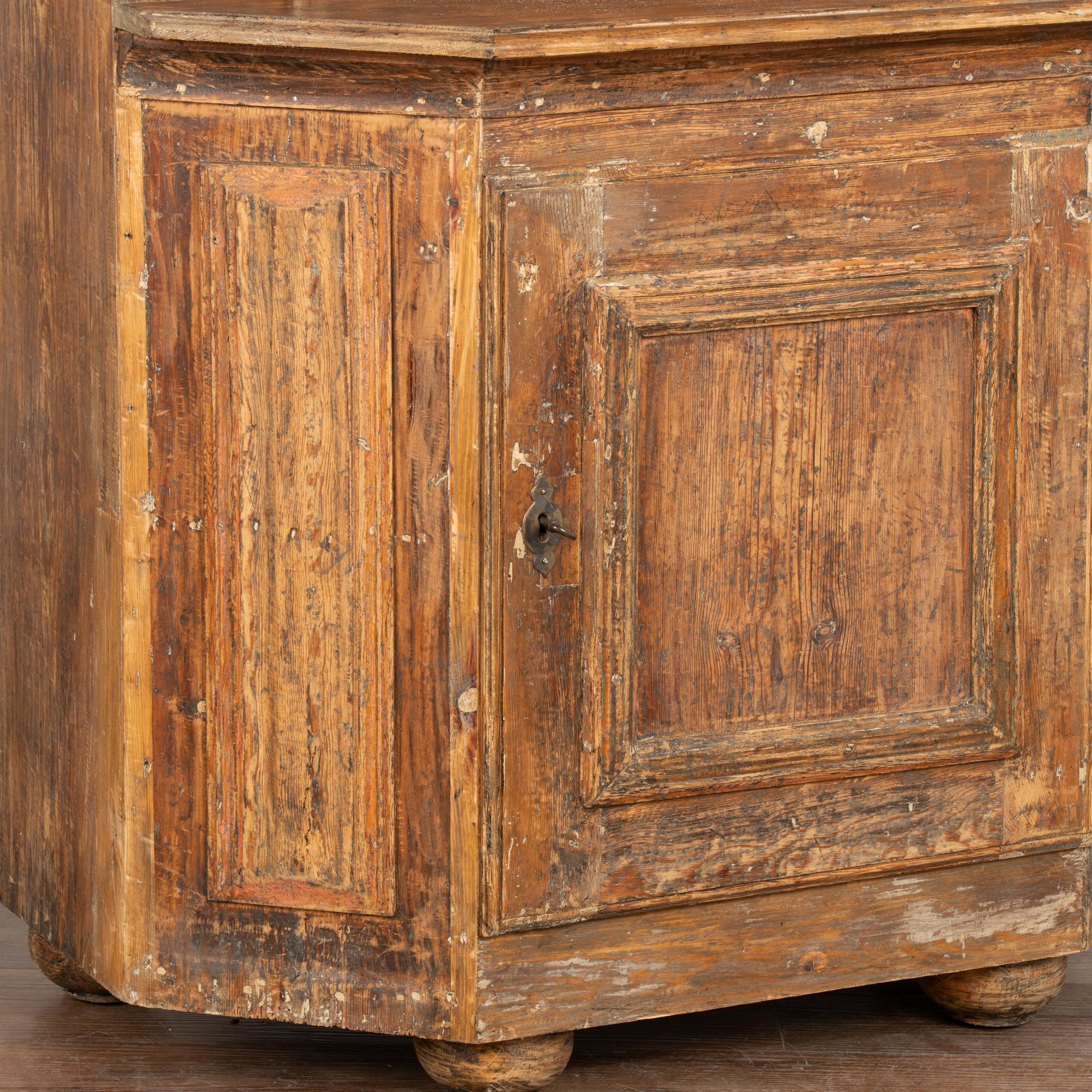 Swedish Pine Dalarna Cabinet Cupboard, circa 1800-20 For Sale 6