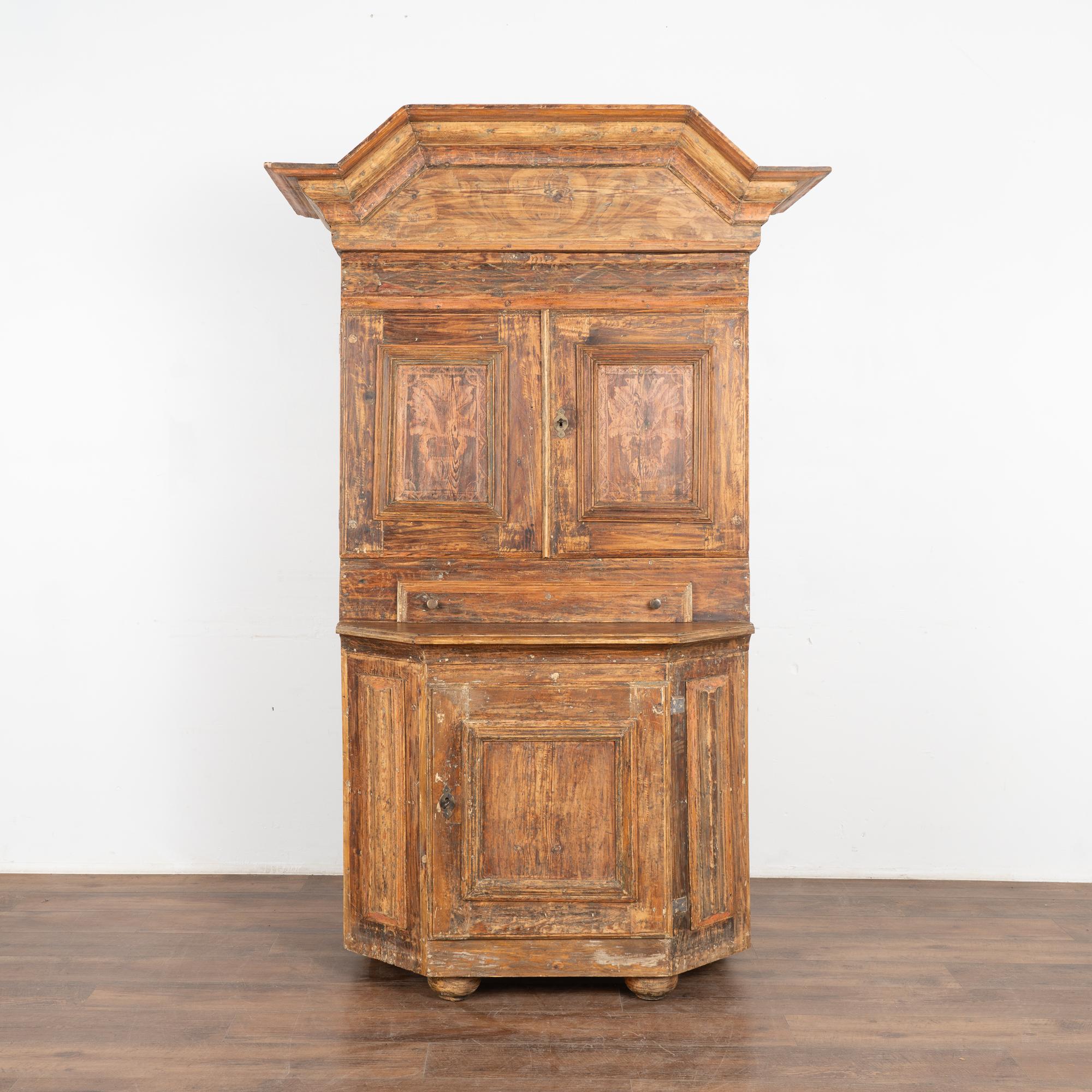 Swedish Pine Dalarna Cabinet Cupboard, circa 1800-20 In Good Condition For Sale In Round Top, TX