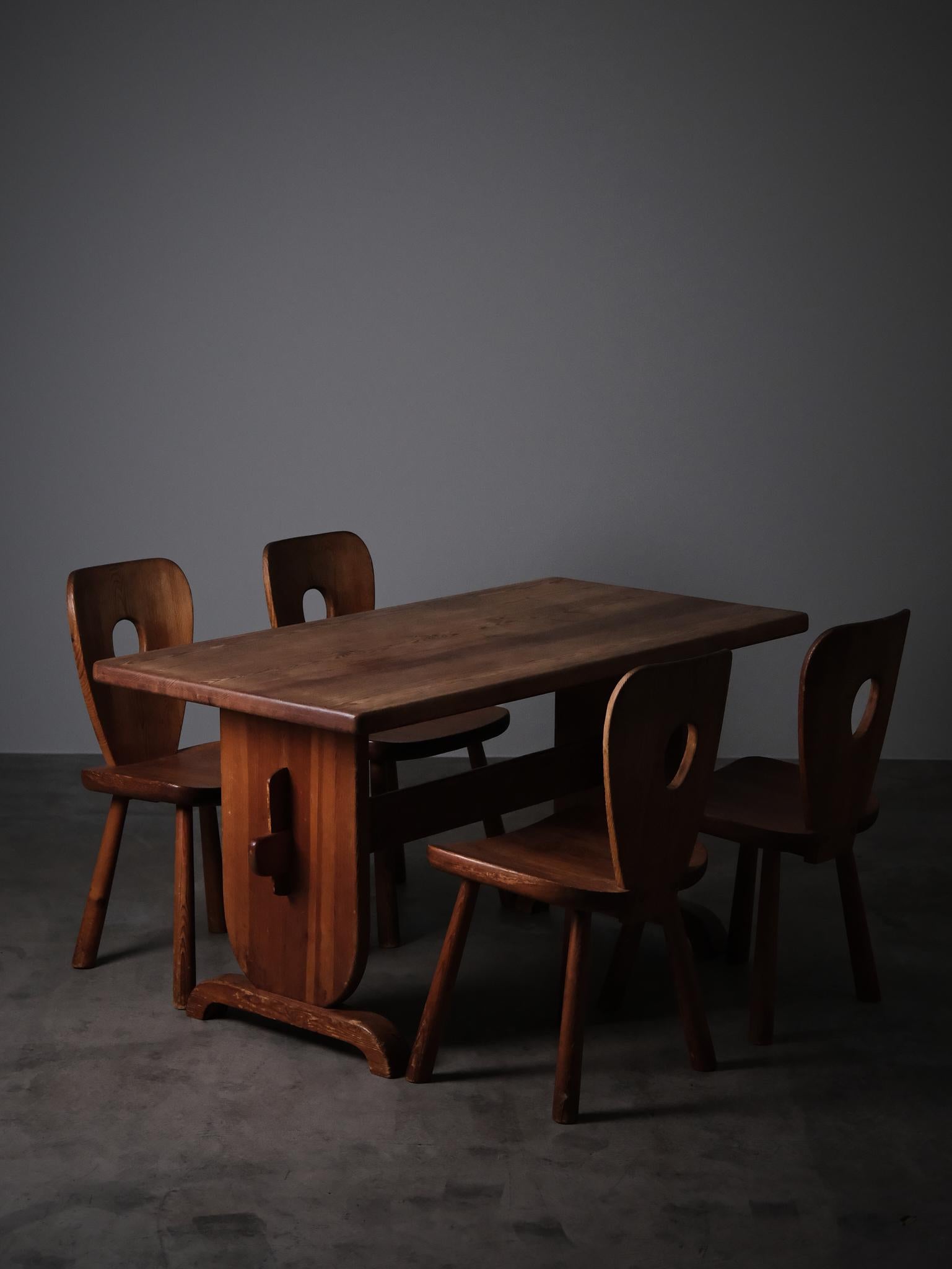 Swedish pine dining table by Bo Fjaestad for Arvika Konsthantverk, 1930s For Sale 3