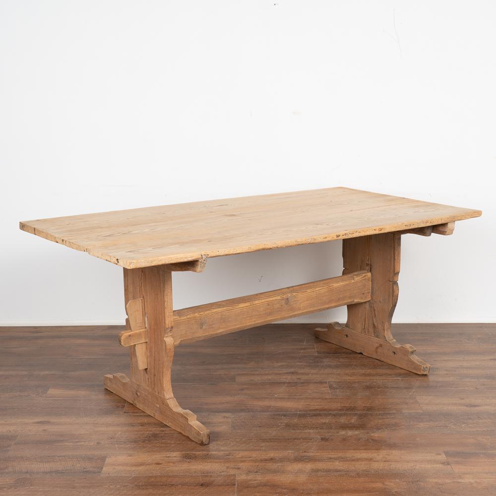 Table de ferme en pin suédois Table à manger, vers 1820-40 en vente 4