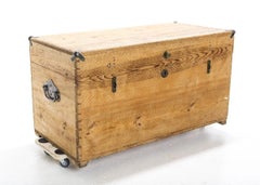 Swedish Pine Marriage Trunk with Gorgeous Wood Graining, Dovetail, 19th Century