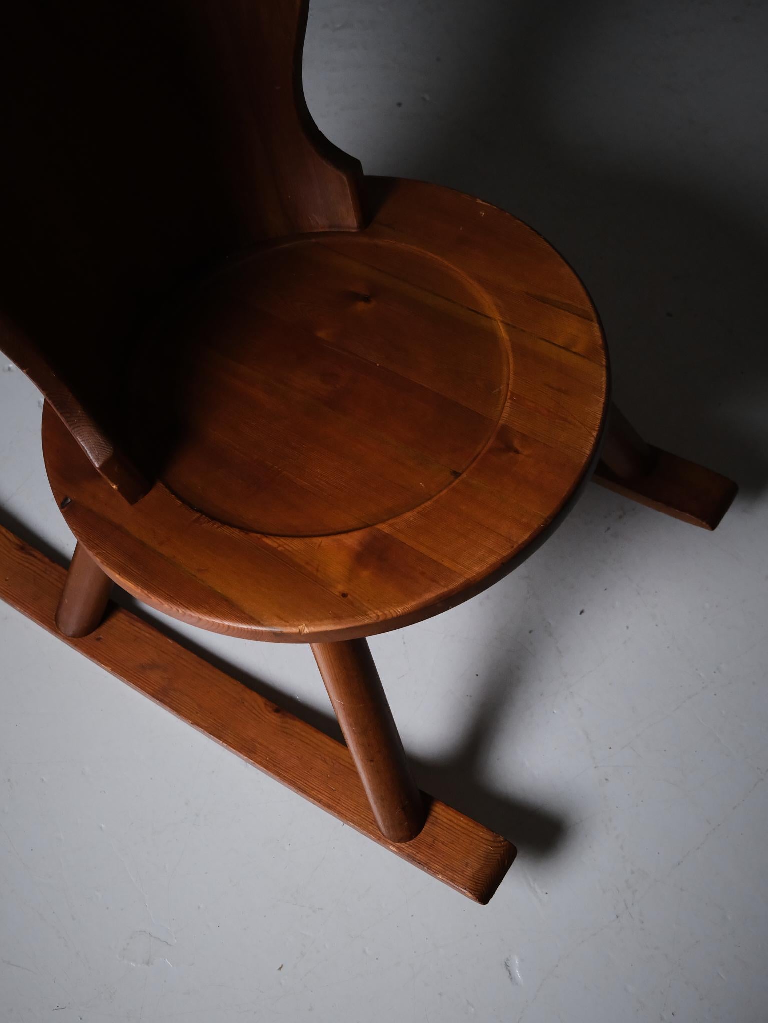 Sedia a dondolo in pino svedese di designer anonimo, anni '30 in vendita 4