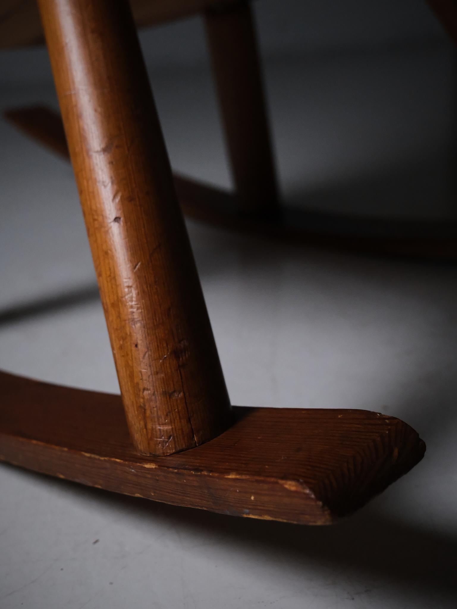 Sedia a dondolo in pino svedese di designer anonimo, anni '30 in vendita 5