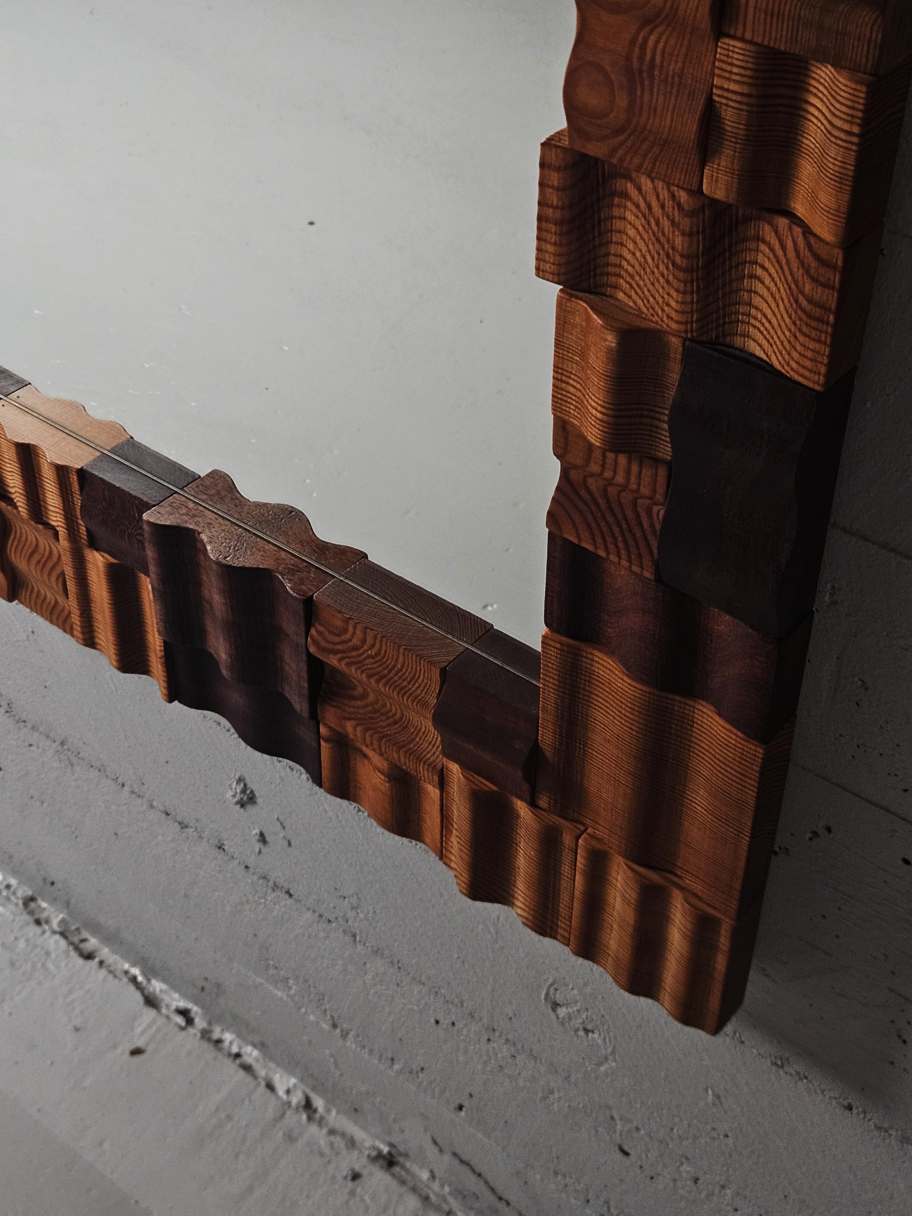 Miroir mural sculptural suédois en pin par Gunnar Kanevad, 1985 en vente 3