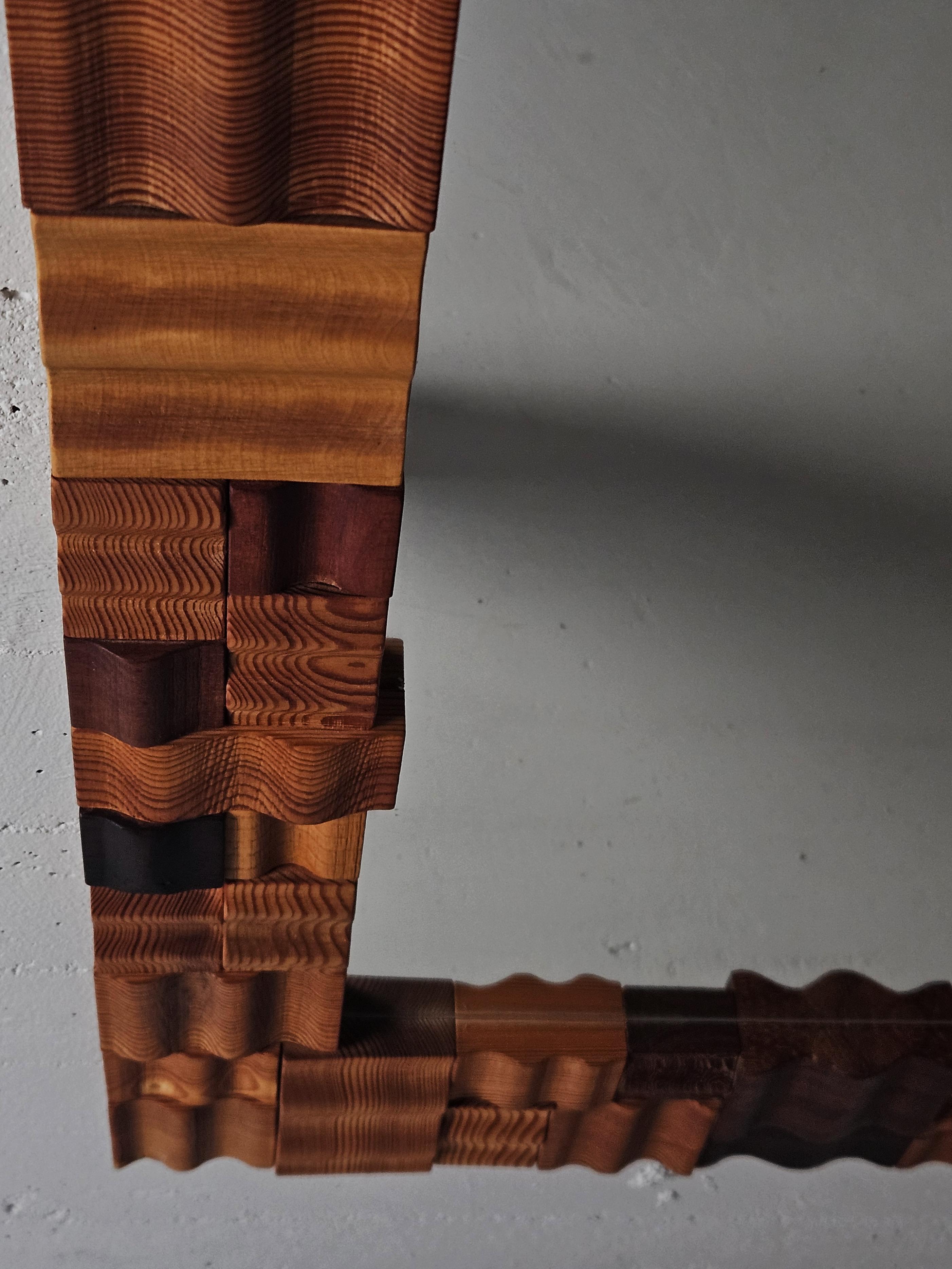 Miroir mural sculptural suédois en pin par Gunnar Kanevad, 1985 en vente 1