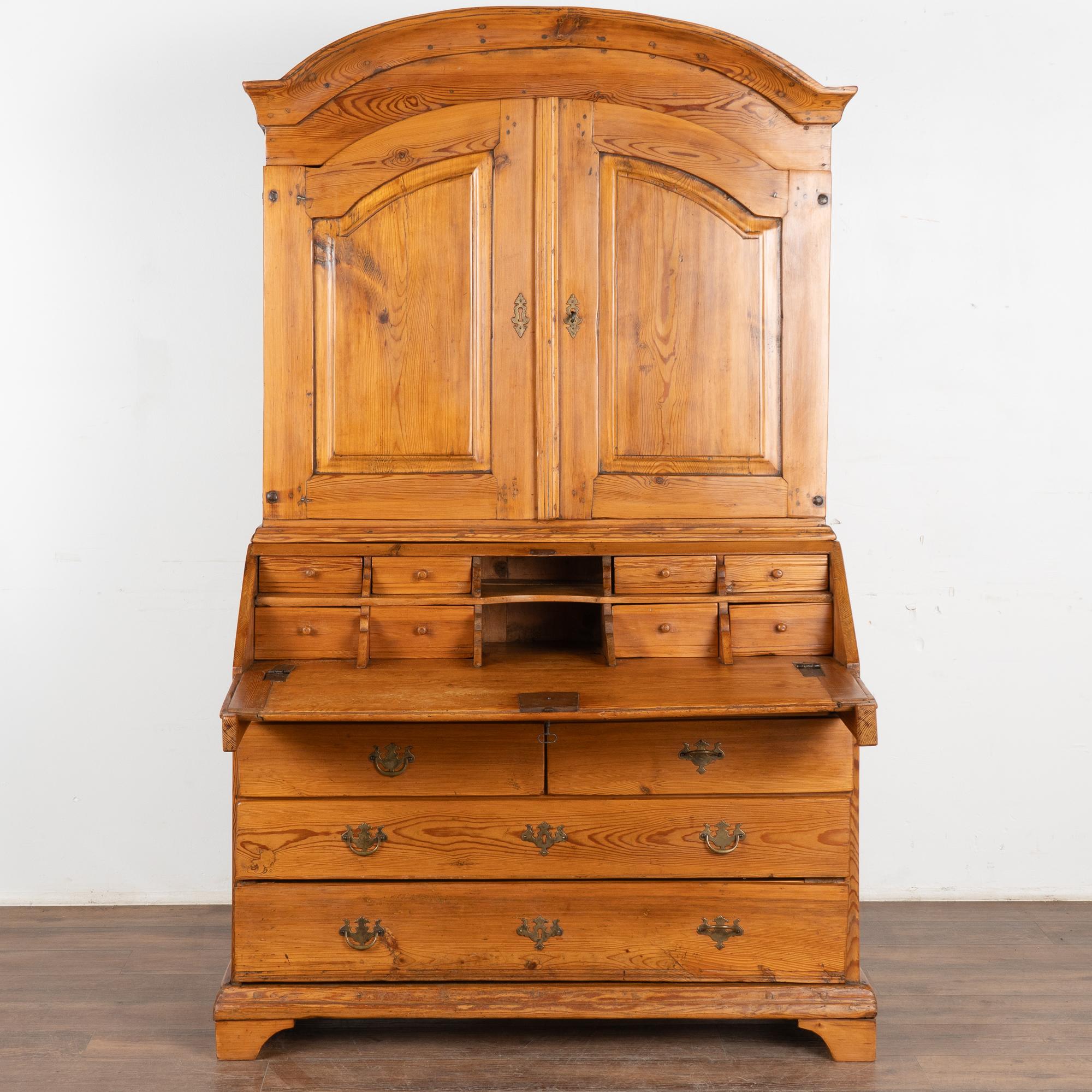 Secretario sueco de pino, circa 1820-40 en Bueno estado para la venta en Round Top, TX