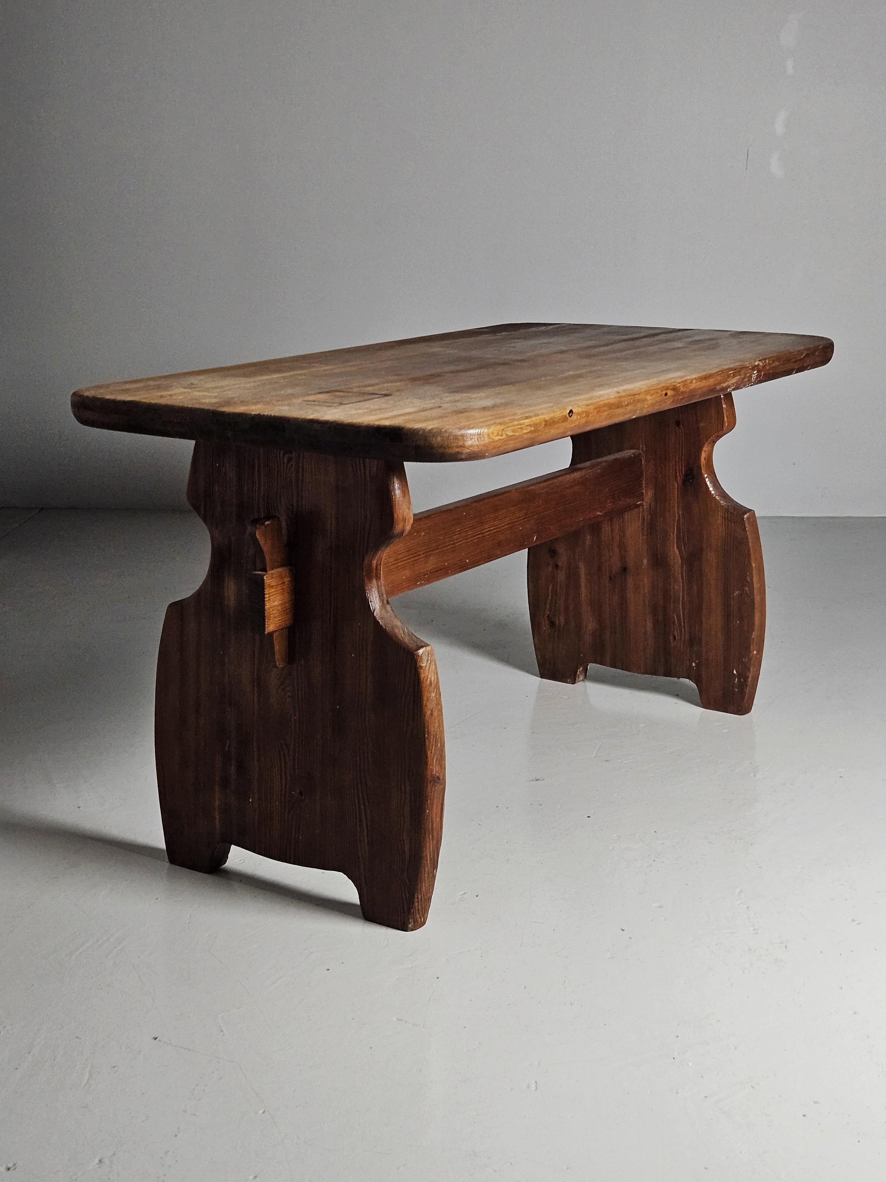 Scandinavian Modern Swedish pine table by unknown designer from the 1940s For Sale