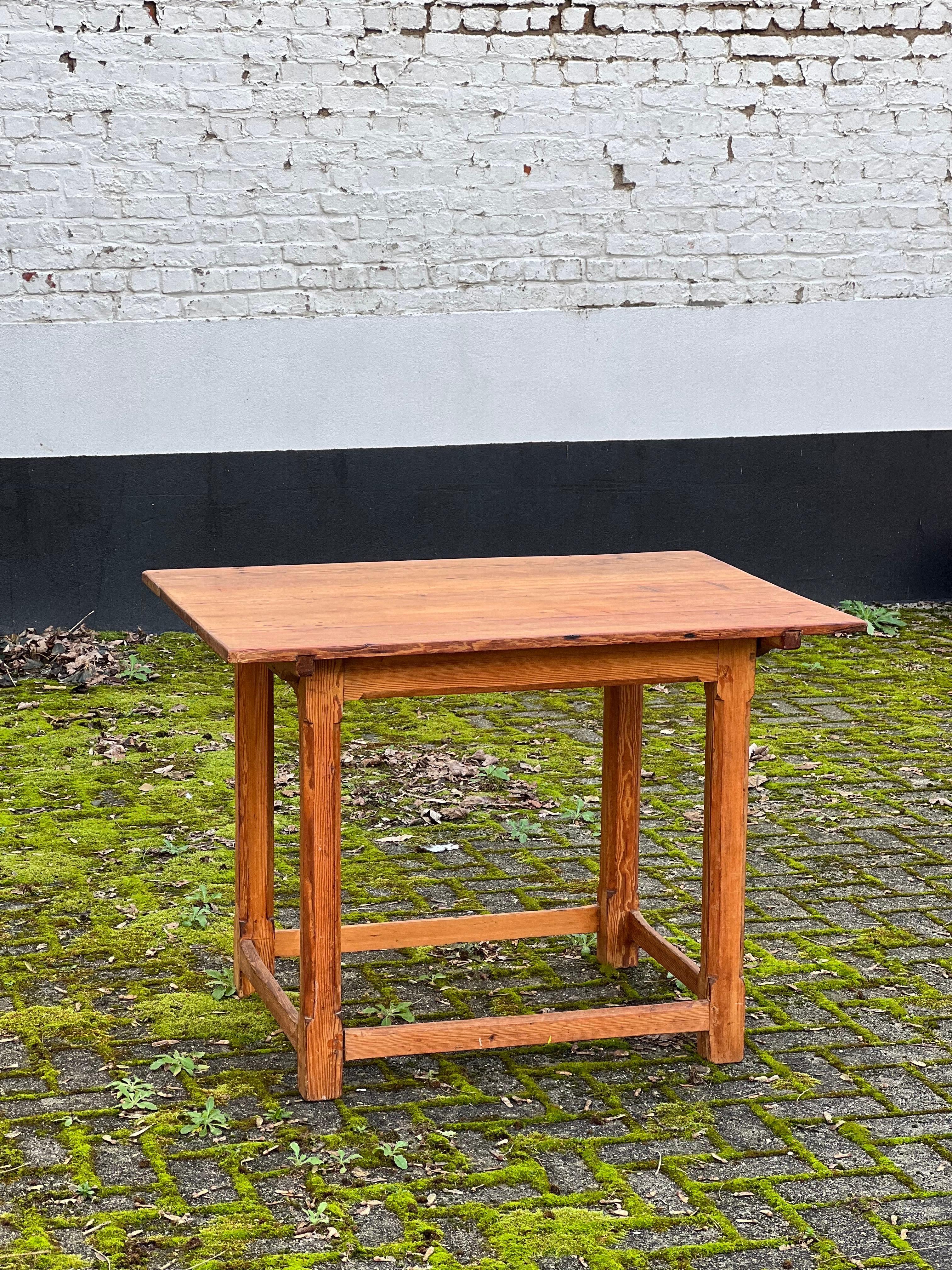 Unique Swedish hand crafted pine table/desk circa 1800. Lots of history, patina and traces of time. Very good condition. Could be use as a desk, console or a kitchen table. A true eye catcher. The details are so