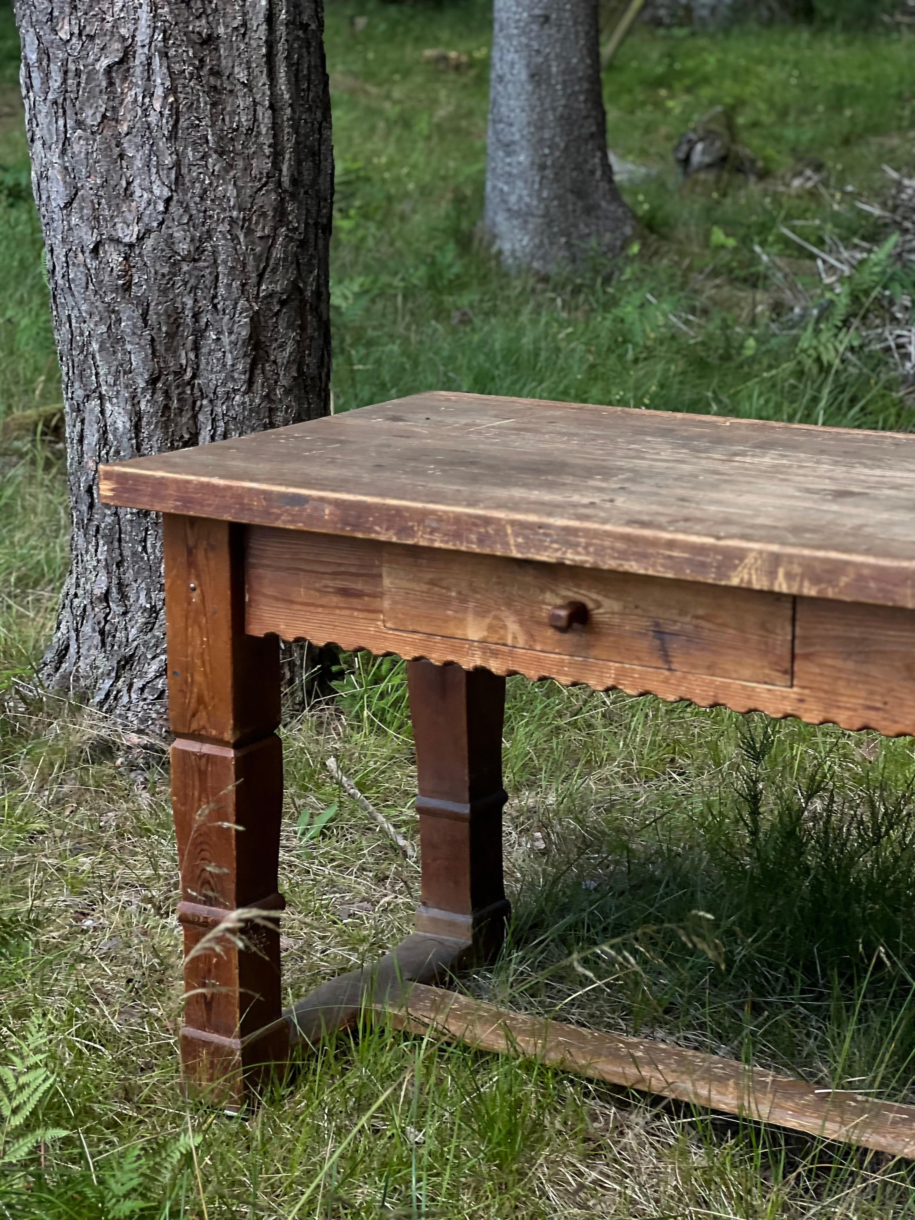 Swedish pine table Dated circa 1800 Folk Art Peasant high quality Hand Crafted In Good Condition In Forest, BE