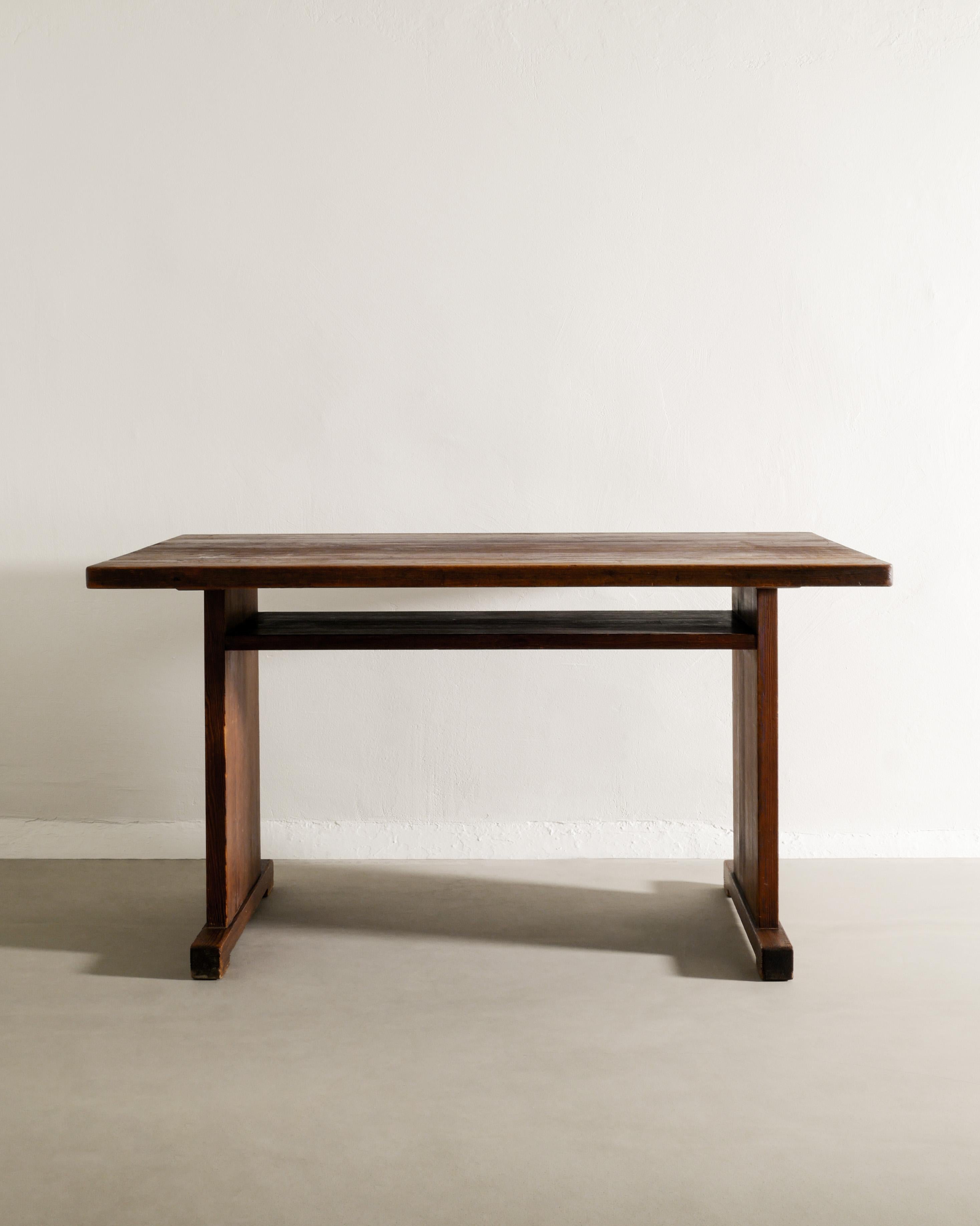 Scandinave moderne Table/bureau suédoise en pin dans le style d'Axel Einar Hjorth produit en Suède dans les années 1930 en vente