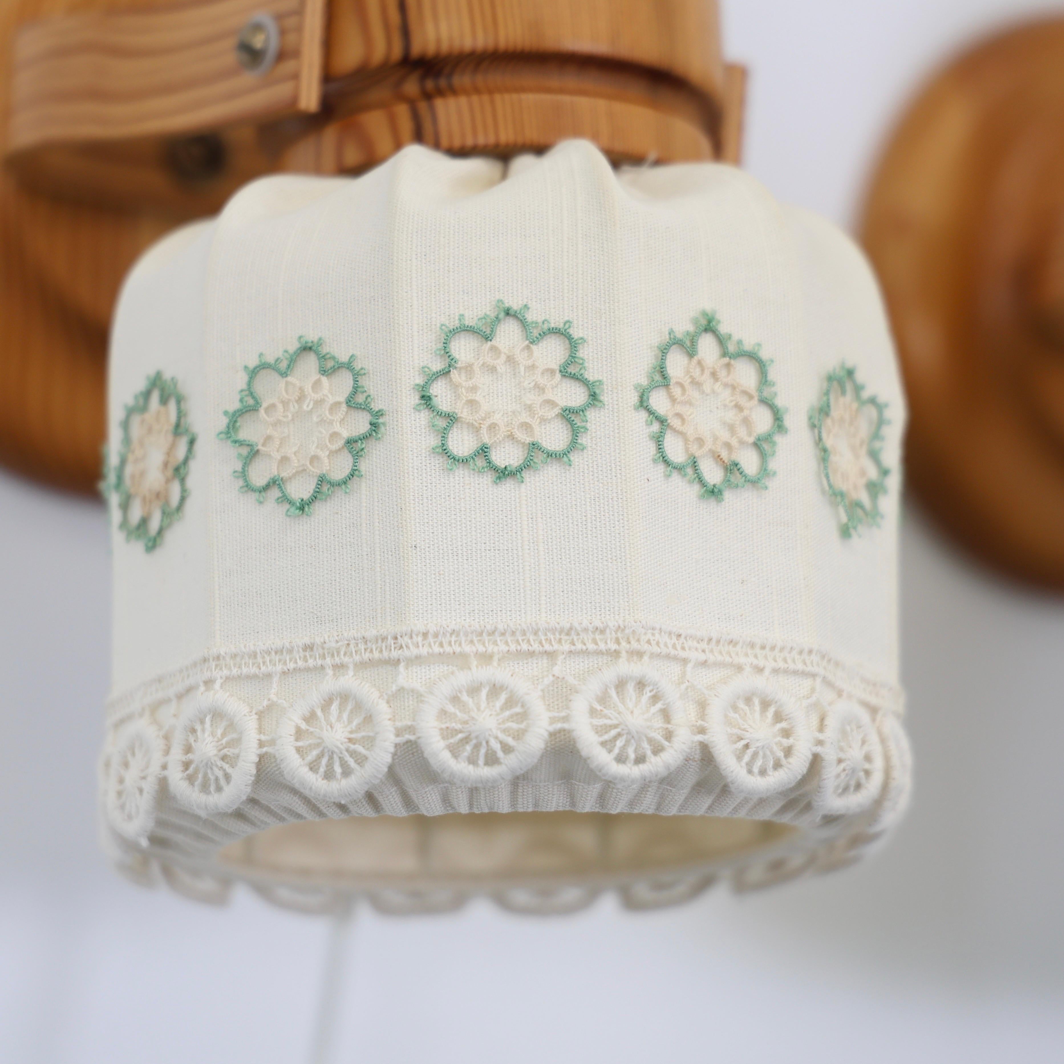 Schwedische Kiefer Wood Sconces mit floralen Stickereien von Markslöjd, Schweden, 1980er im Angebot 4