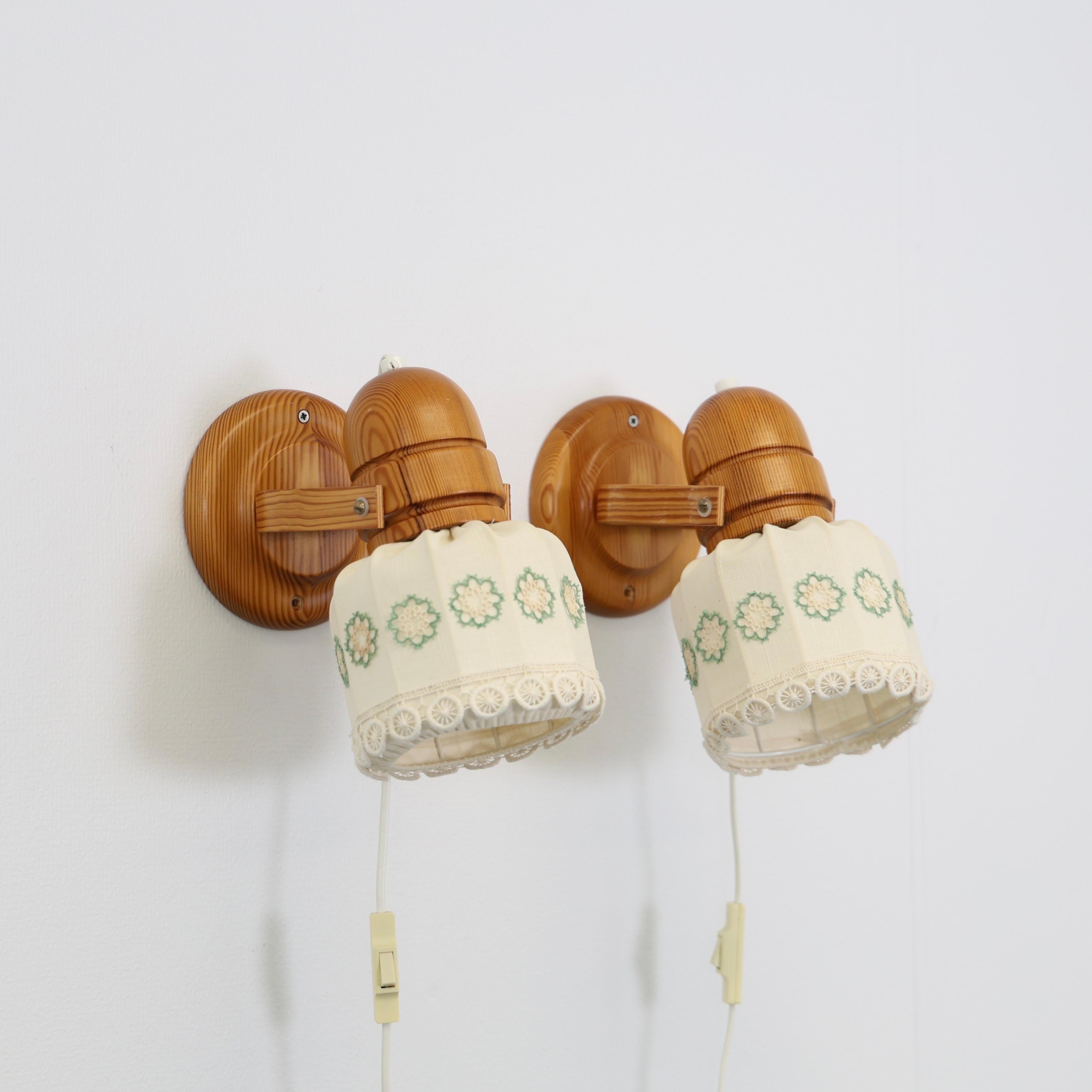 Schwedische Kiefer Wood Sconces mit floralen Stickereien von Markslöjd, Schweden, 1980er im Angebot 6
