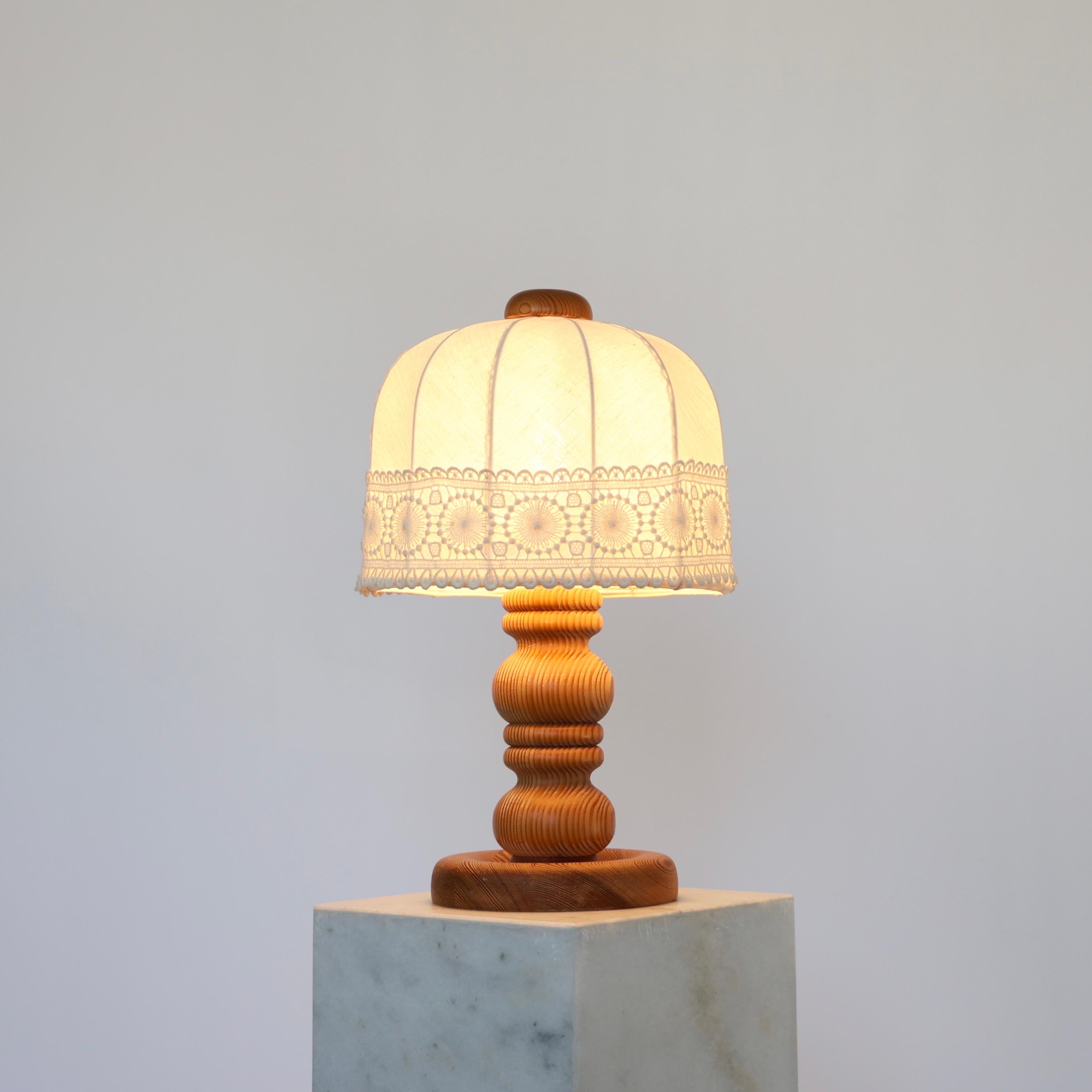Scandinave moderne Lampe de table suédoise en bois de pin par Markslöjd, Suède, années 1980 en vente