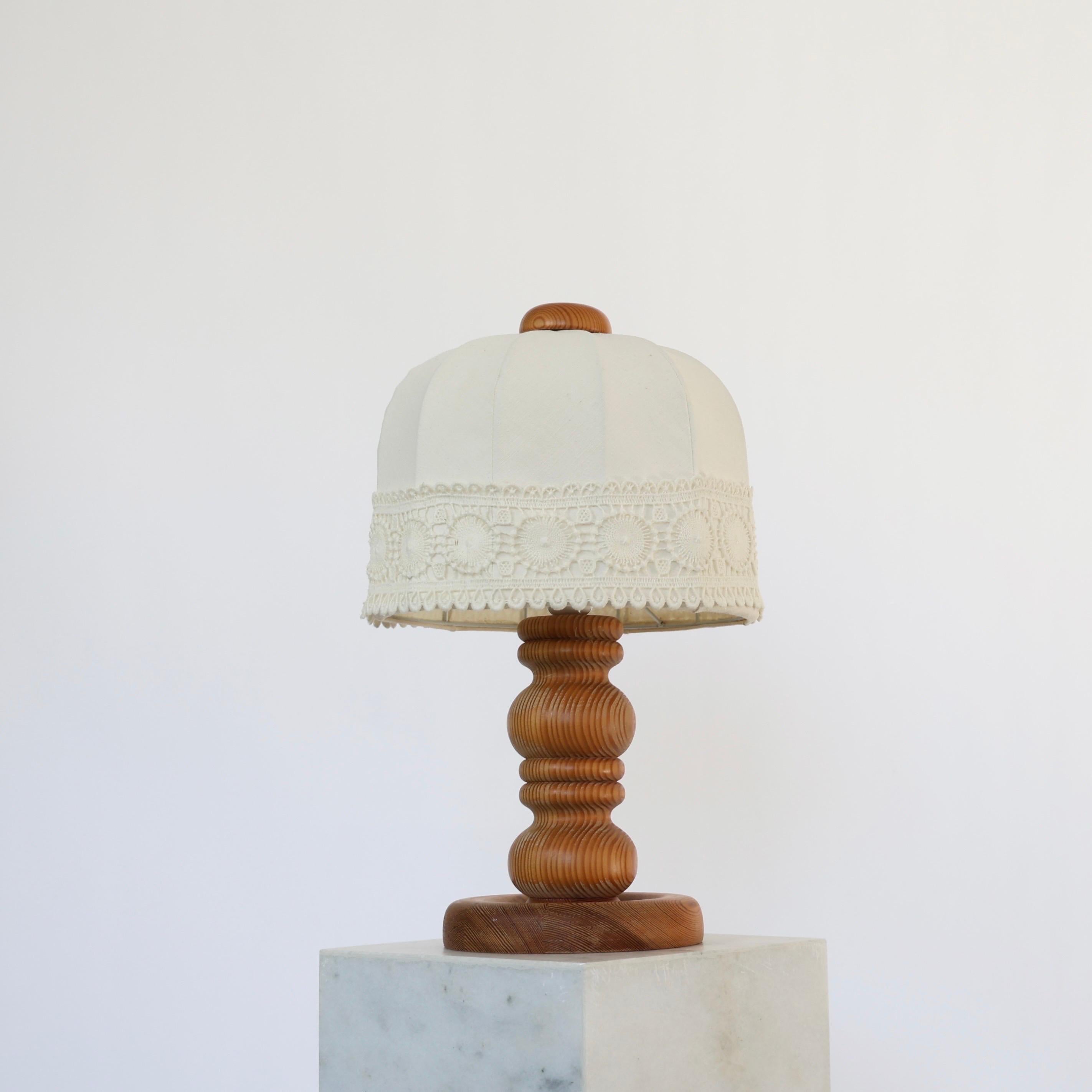 Suédois Lampe de table suédoise en bois de pin par Markslöjd, Suède, années 1980 en vente
